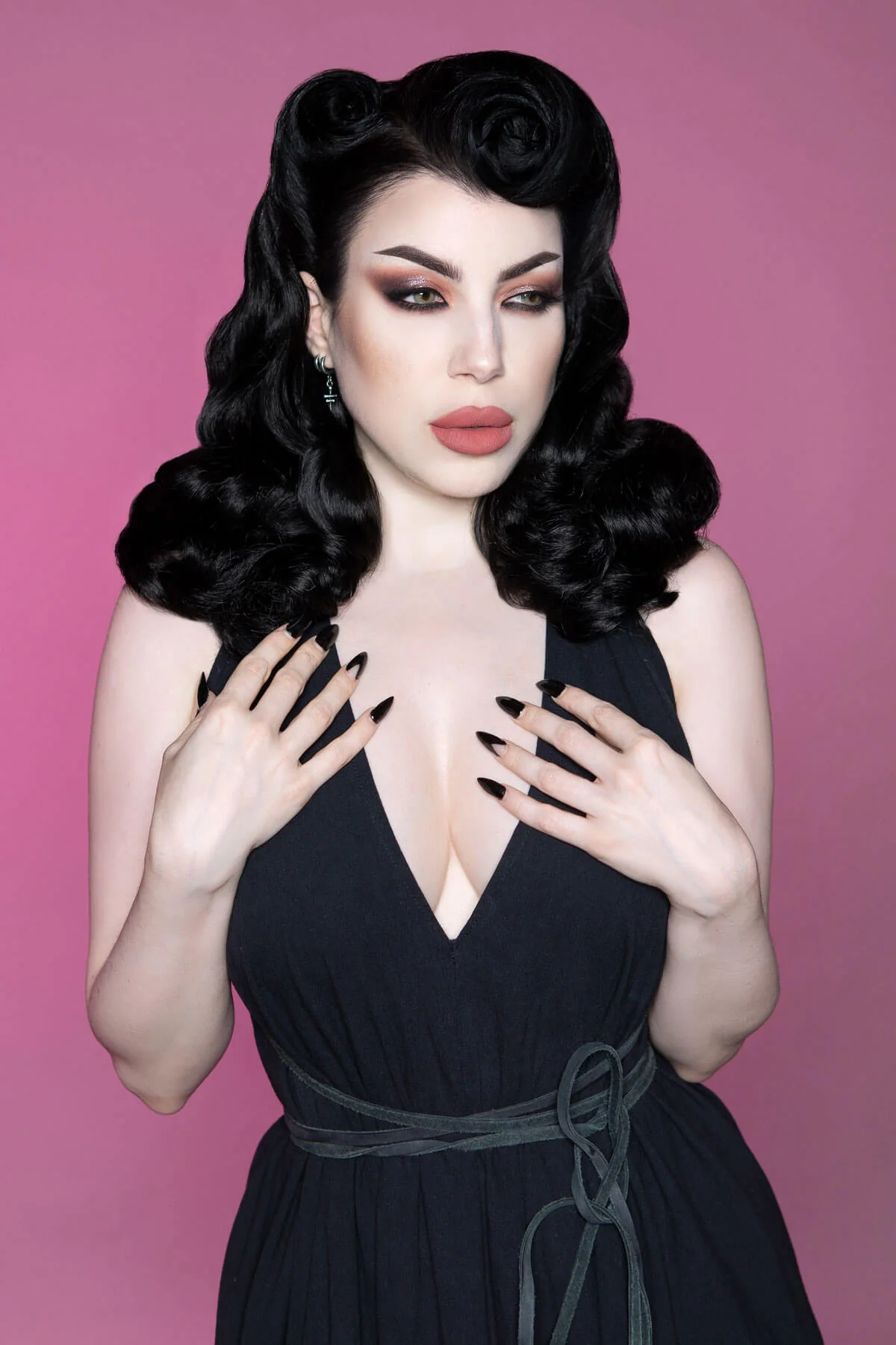 Onyx: 1950s Vintage Hollywood Waves Half Wig - Image 2