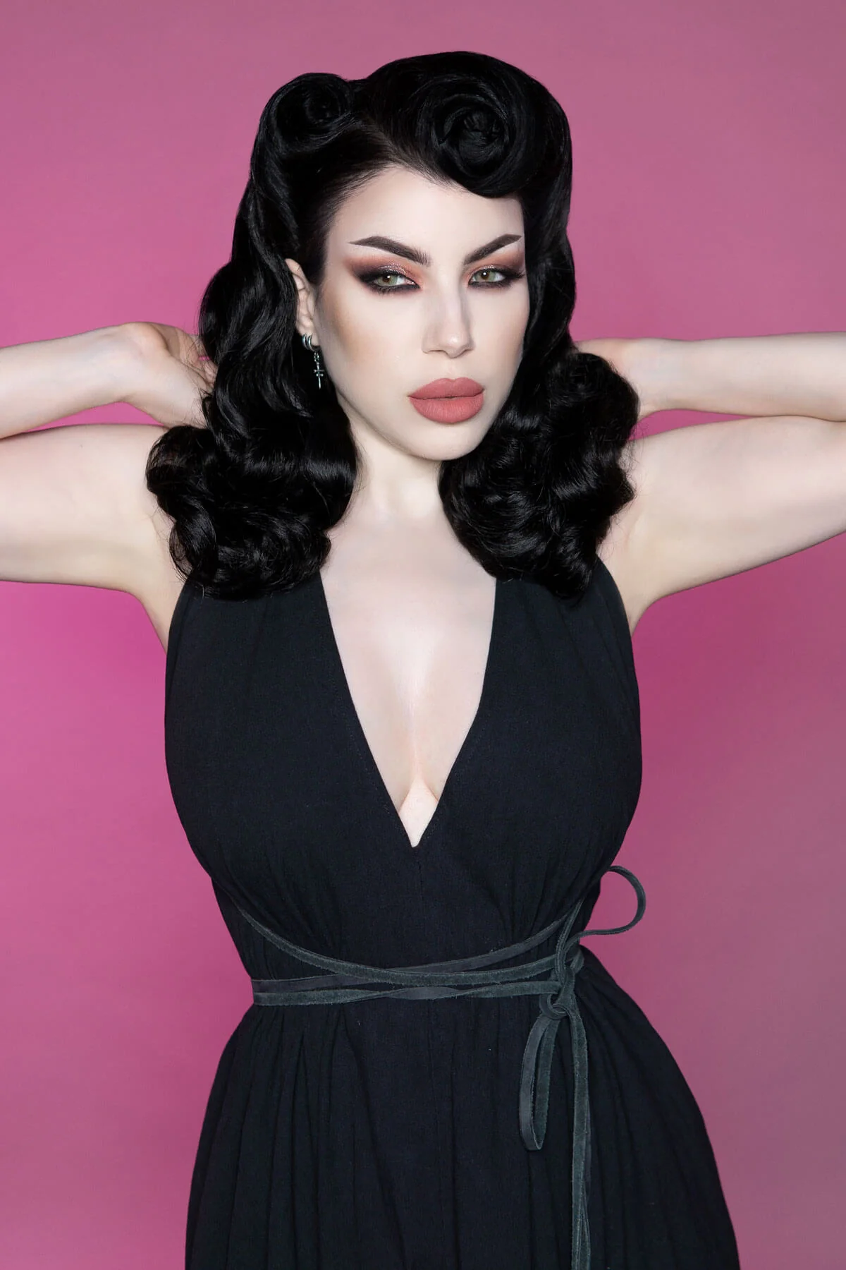 Onyx: 1950s Vintage Hollywood Waves Half Wig - Image 4