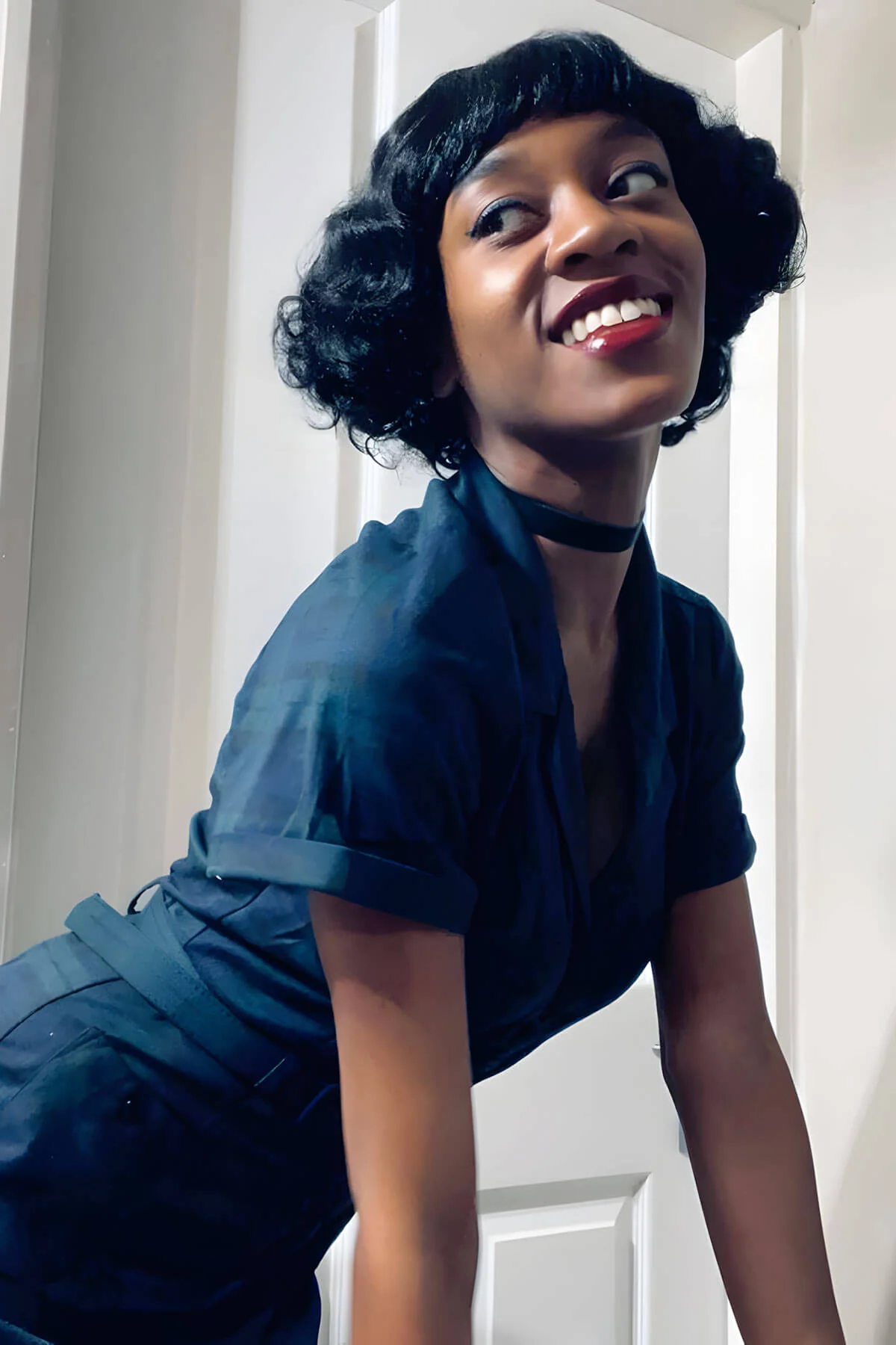 A short black vintage style wig with finger waves: Marlene - Image 2