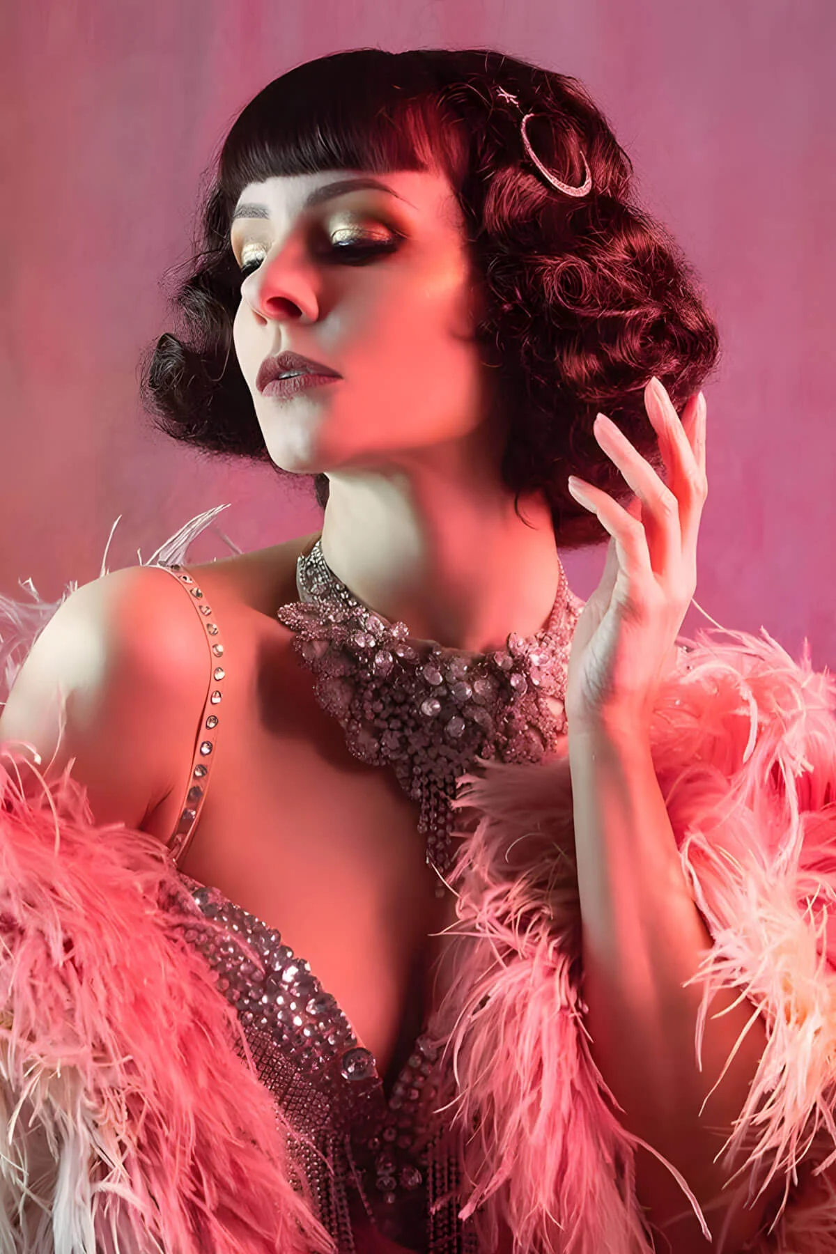 A short brown vintage 'faux bob' style wig with waves: Rita - Image 2