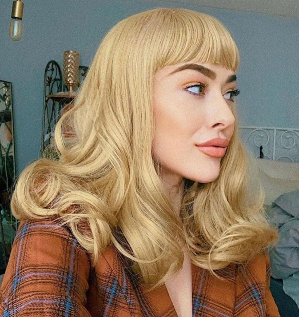 Long, ash blonde wig with short fringe and gentle waves: Trinity - Image 6