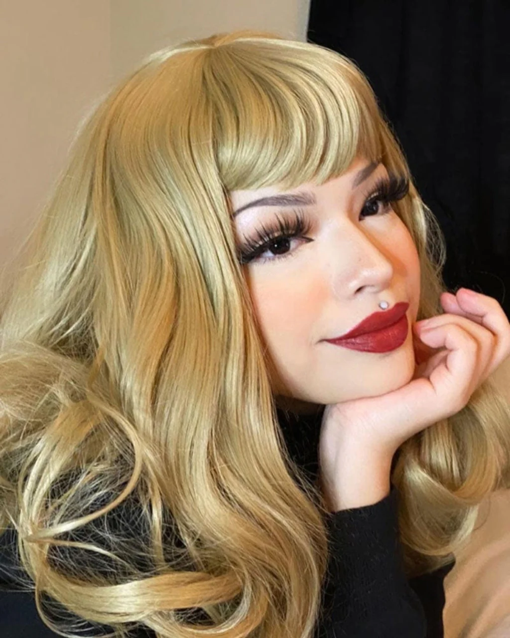 Long, ash blonde wig with short fringe and gentle waves: Trinity - Image 8