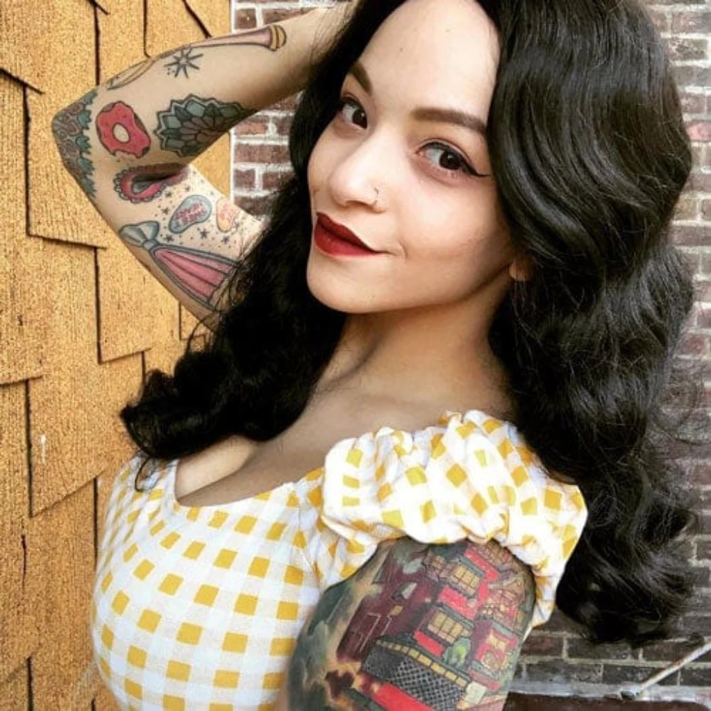 Black soft glamour wig with long marcel waves: Vivienne - Image 7