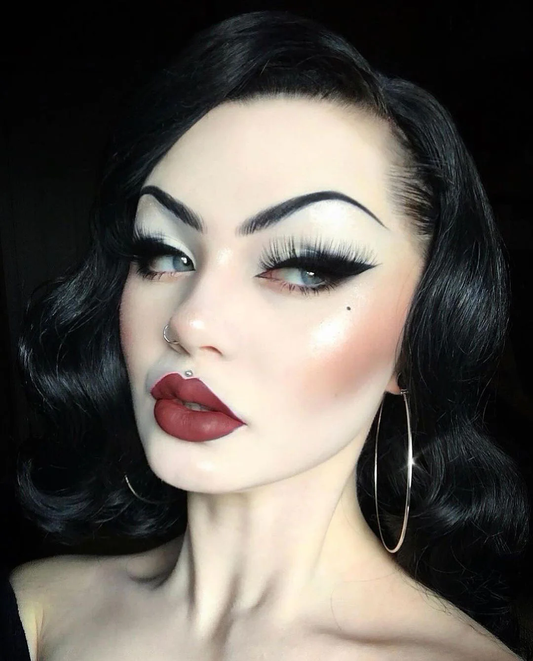 Black lacefront wig, pinup/vintage style, mid length with finger waves: Etta - Image 6