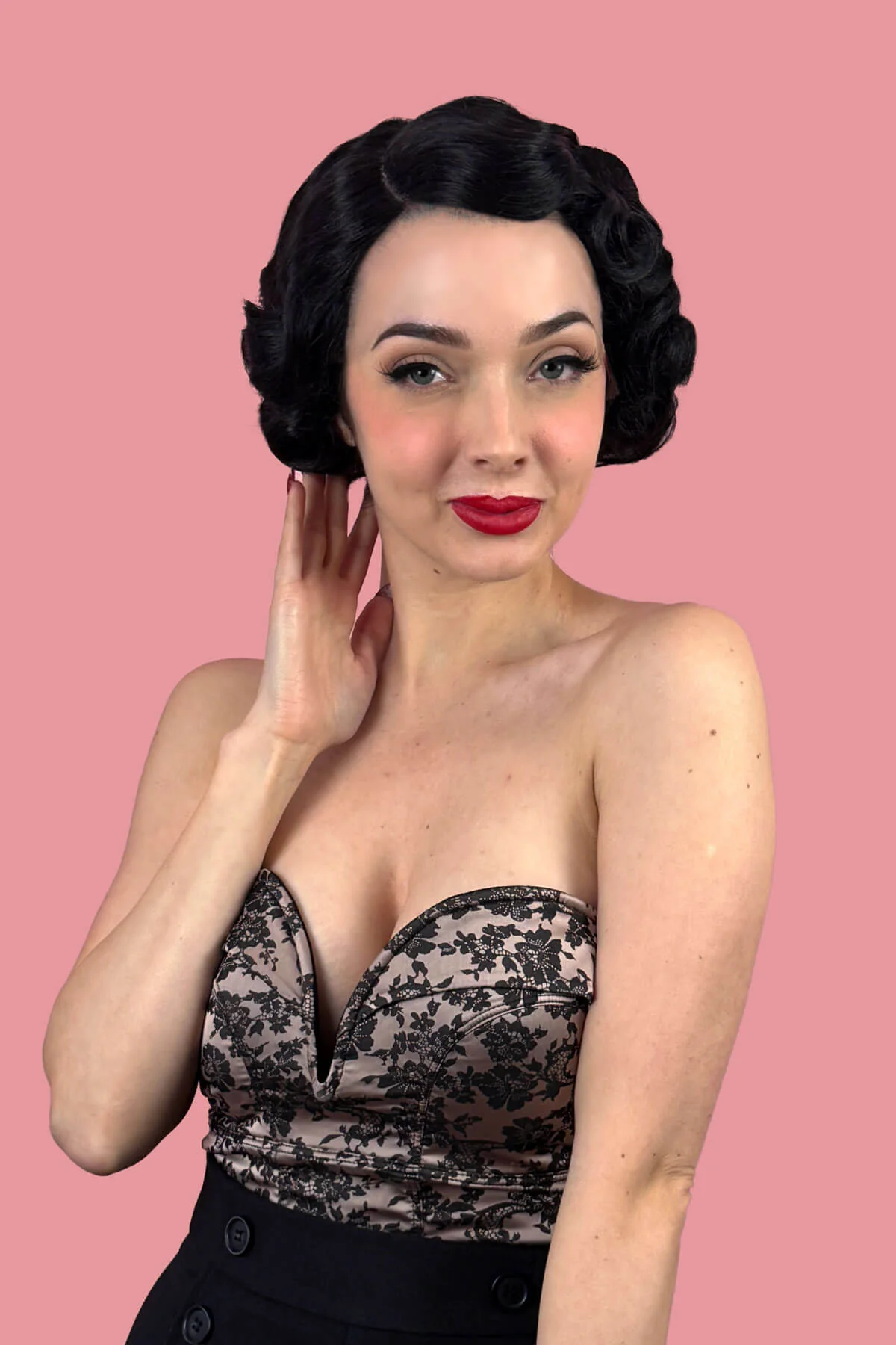 Black lace front wig, short with finger waves: Viola