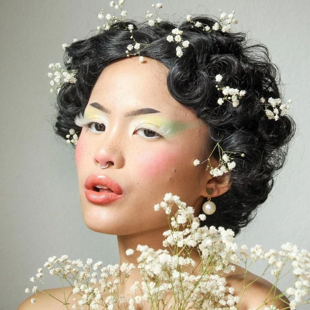 Short, Black Wig with Finger Waves: Cassie - Image 2