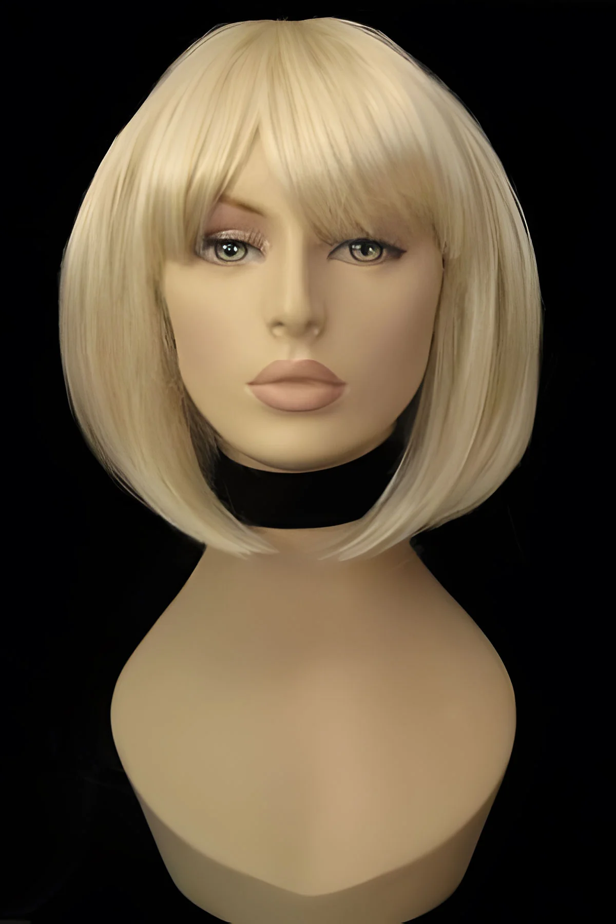 Blonde inverted bob wig: Rhiannon - Image 3