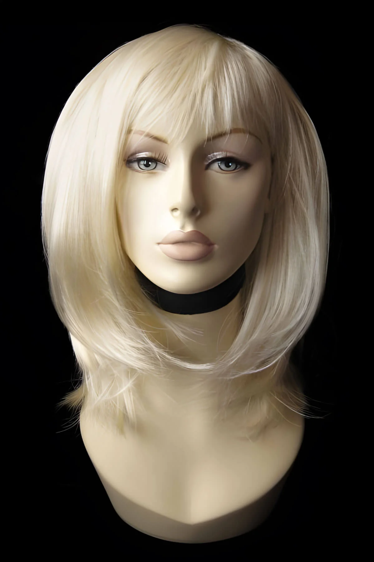 Blonde mid-length wig, face frame, layered style: Lilly - Image 3