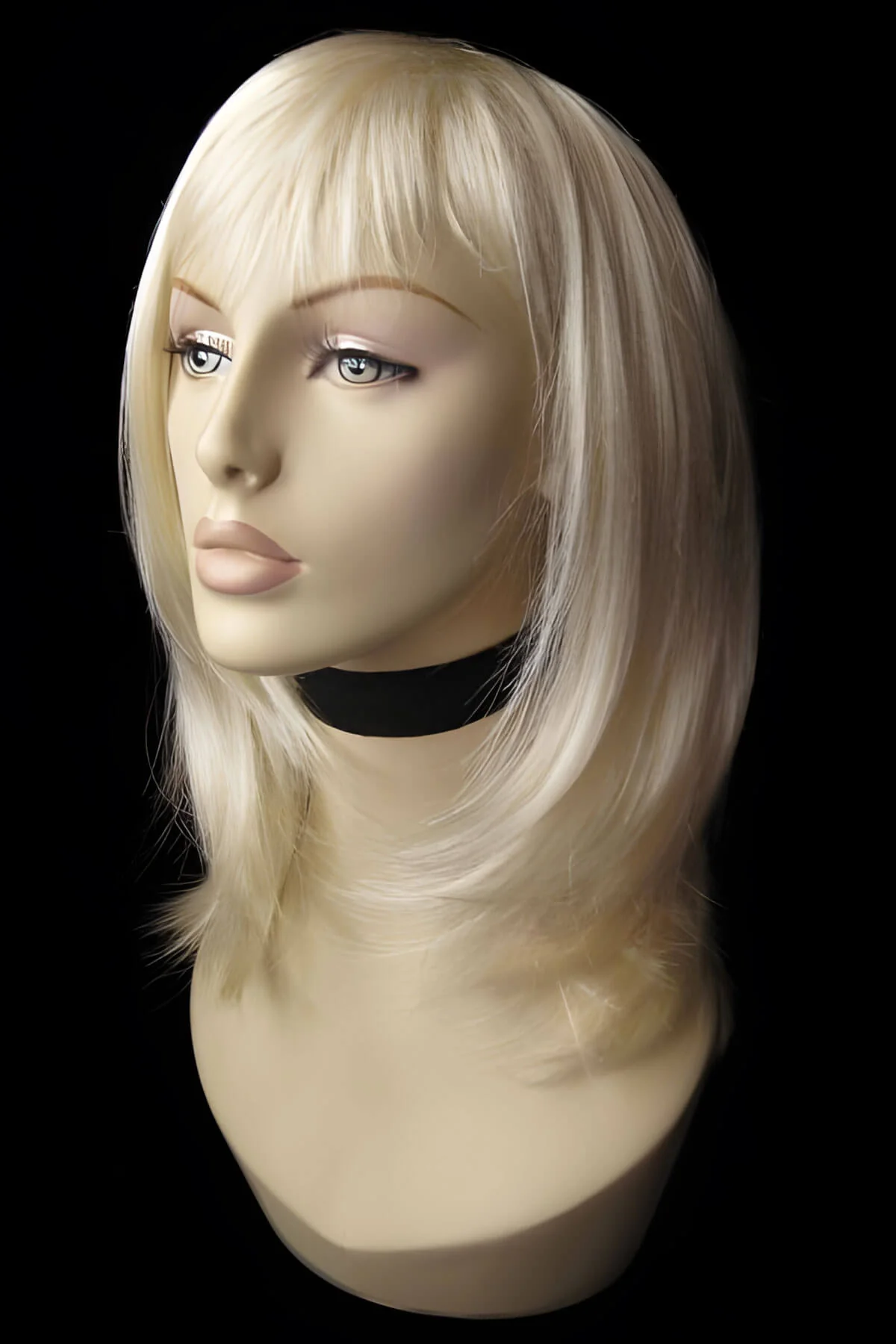 Blonde mid-length wig, face frame, layered style: Lilly - Image 4