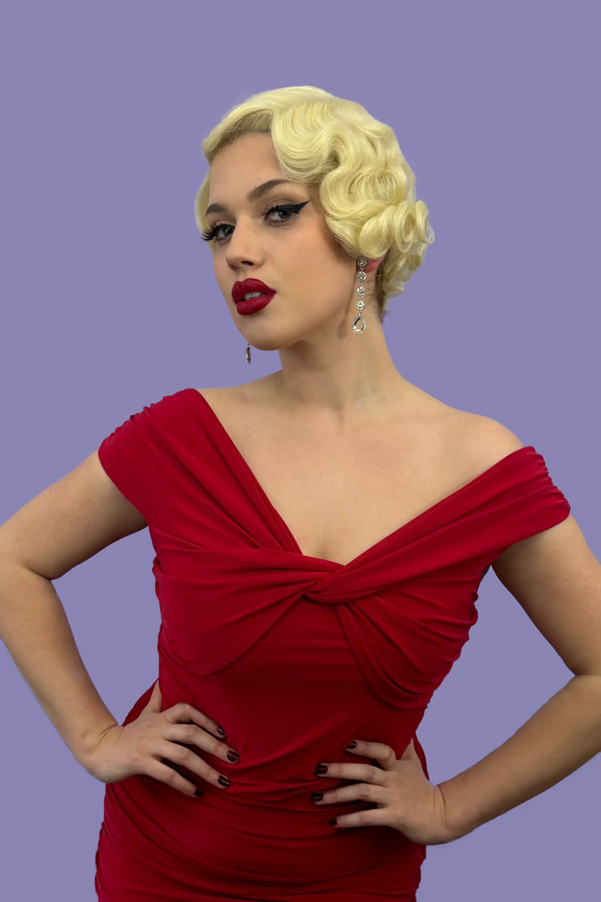 Short blonde lace front wig with beautiful hollywood s-waves: Odette