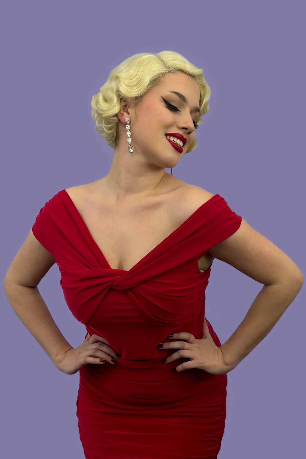 Short blonde lace front wig with beautiful hollywood s-waves: Odette - Image 2