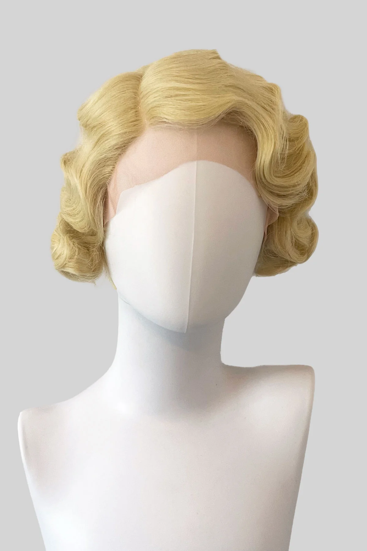 Short blonde lace front wig with beautiful hollywood s-waves: Odette - Image 4