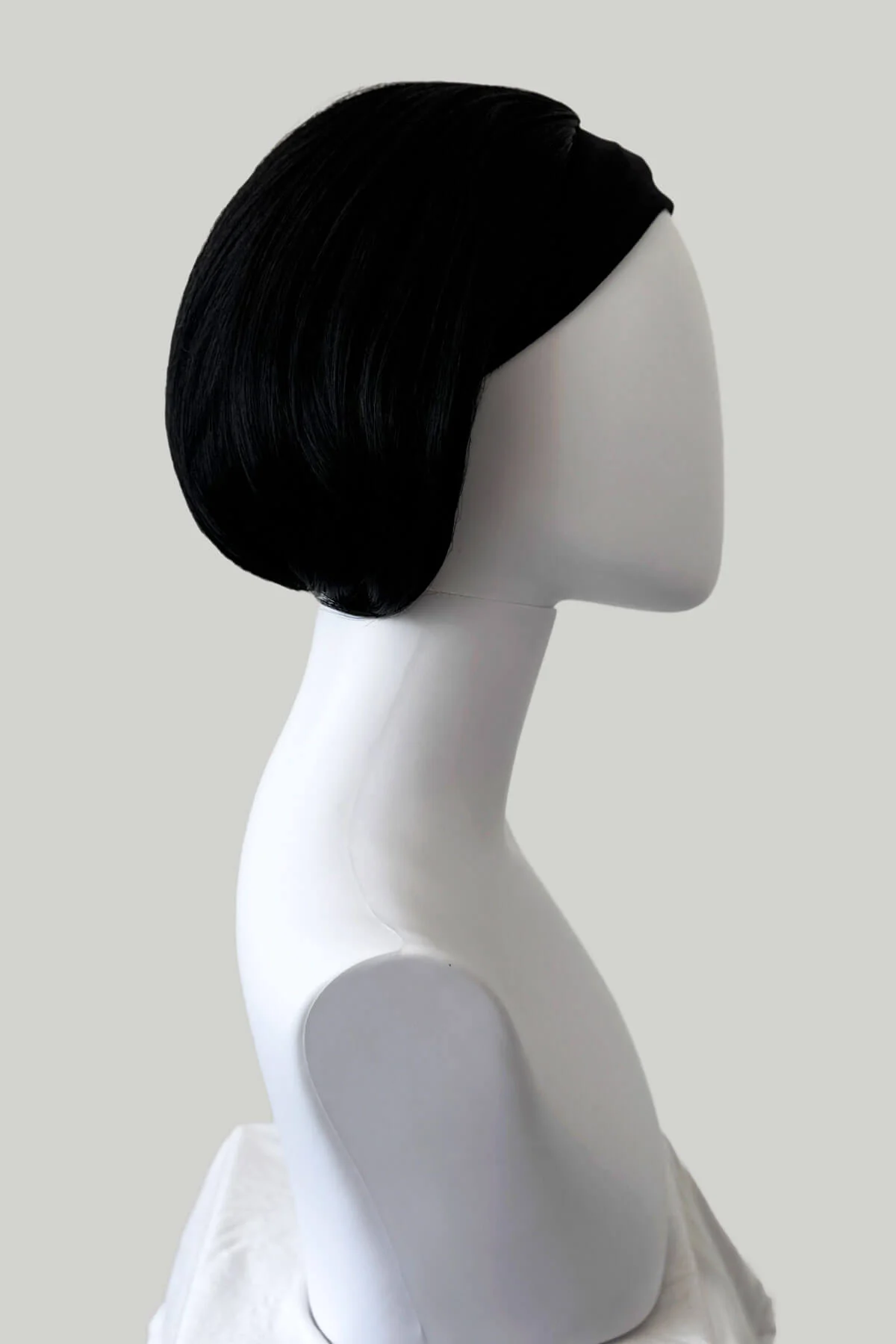 Amelie - Heat Resistant Bouncy Bob Half Wig - Image 9