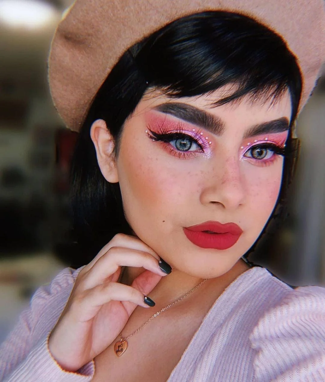 Short black bob wig: Josie - Image 8