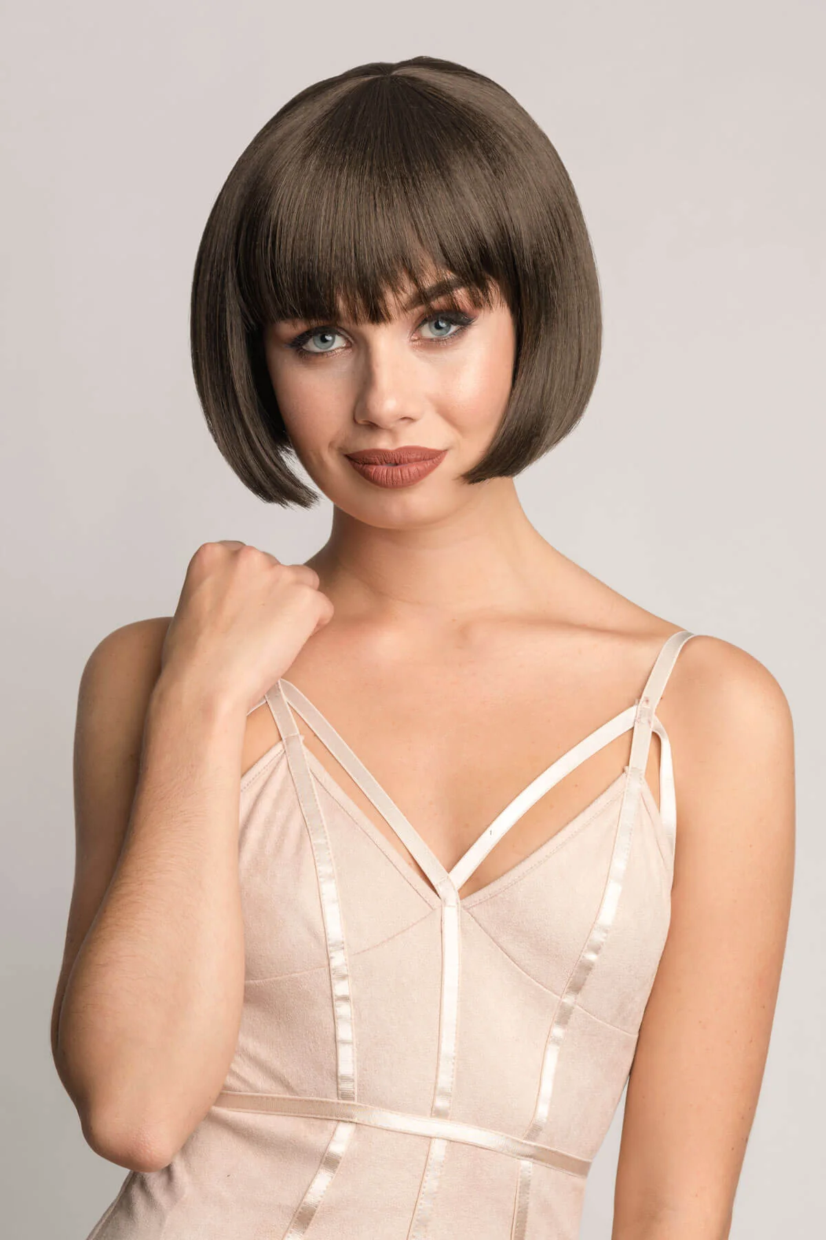 Brown bob wig, chic and stylish: Honour - Image 13