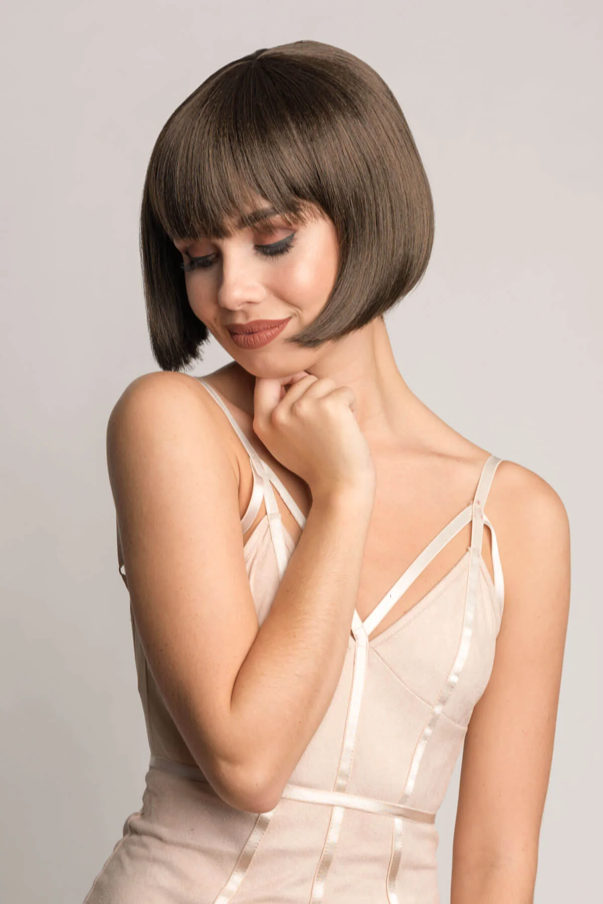 Brown bob wig, chic and stylish: Honour - Image 3