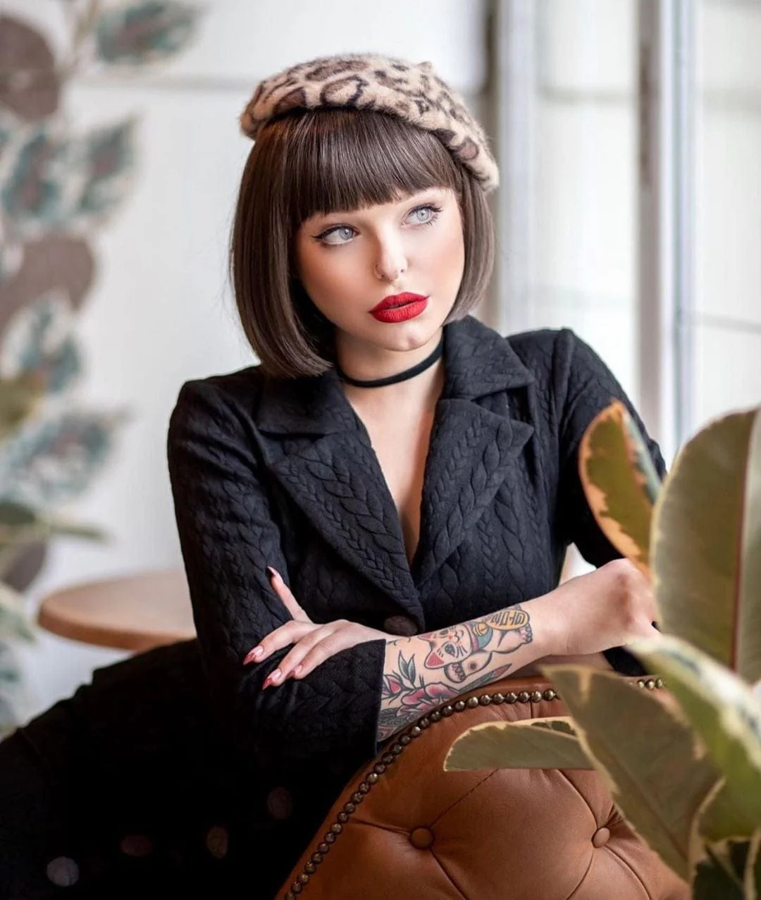 Brown bob wig, chic and stylish: Honour - Image 4
