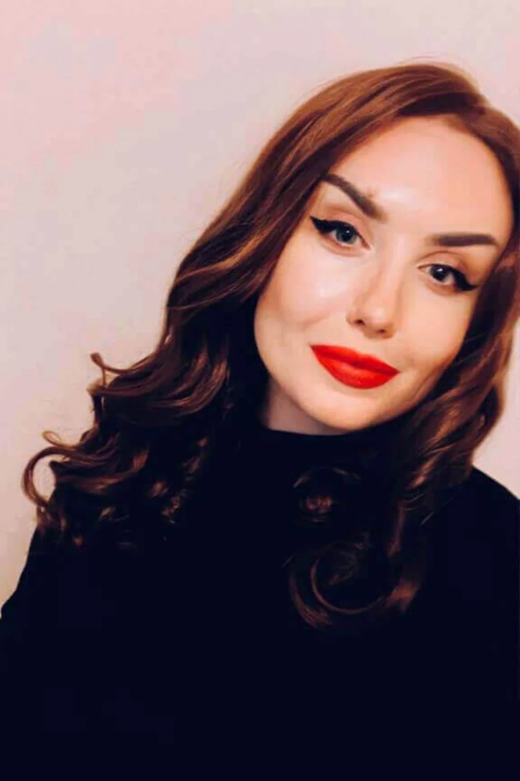 Brown pinup wig, lace front with finger waves: Nikita - Image 8