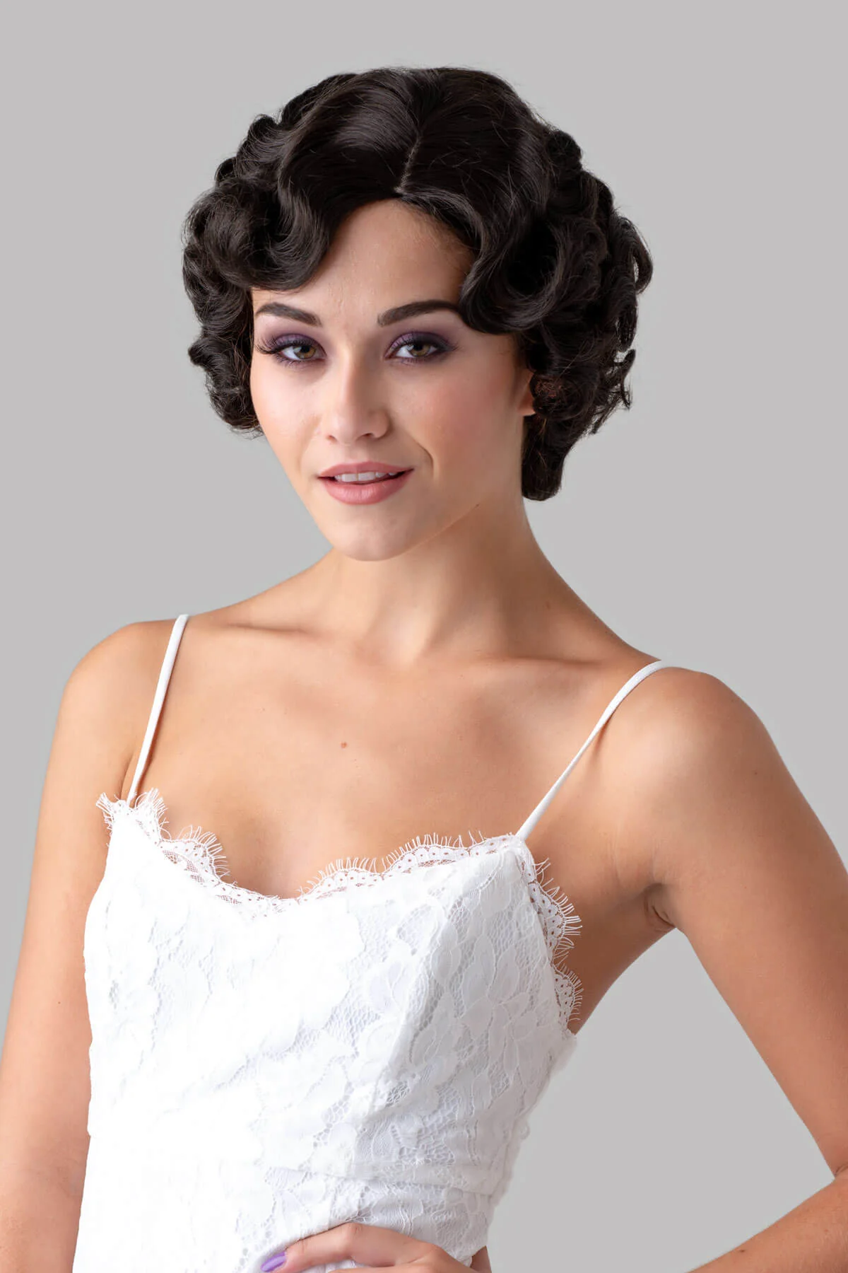 Brown wig, short retro style with finger waves: Cecelia