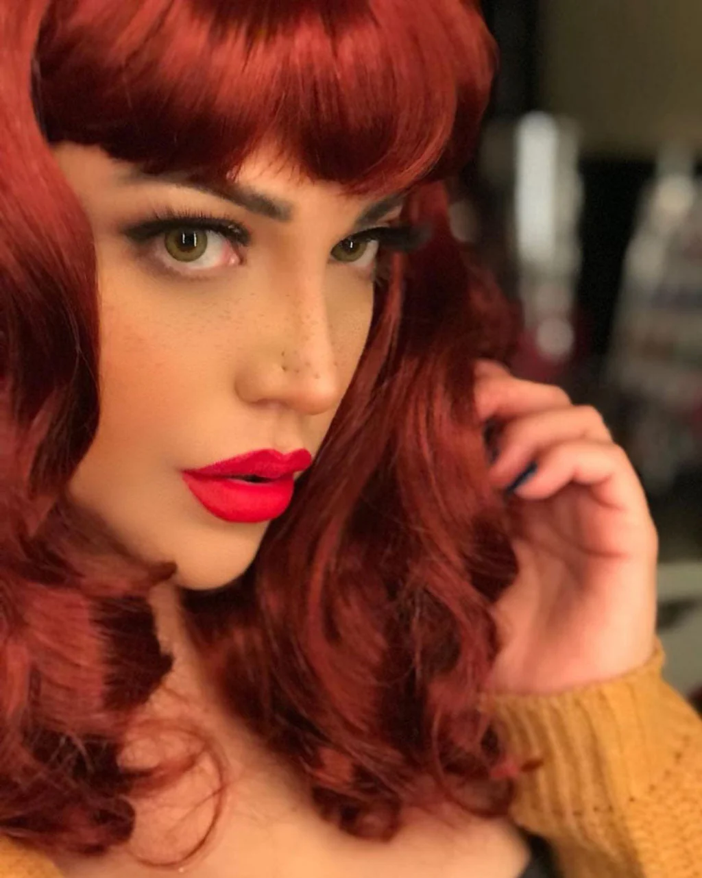 Copper red pinup wig, curled with short fringe: Kitty - Image 6