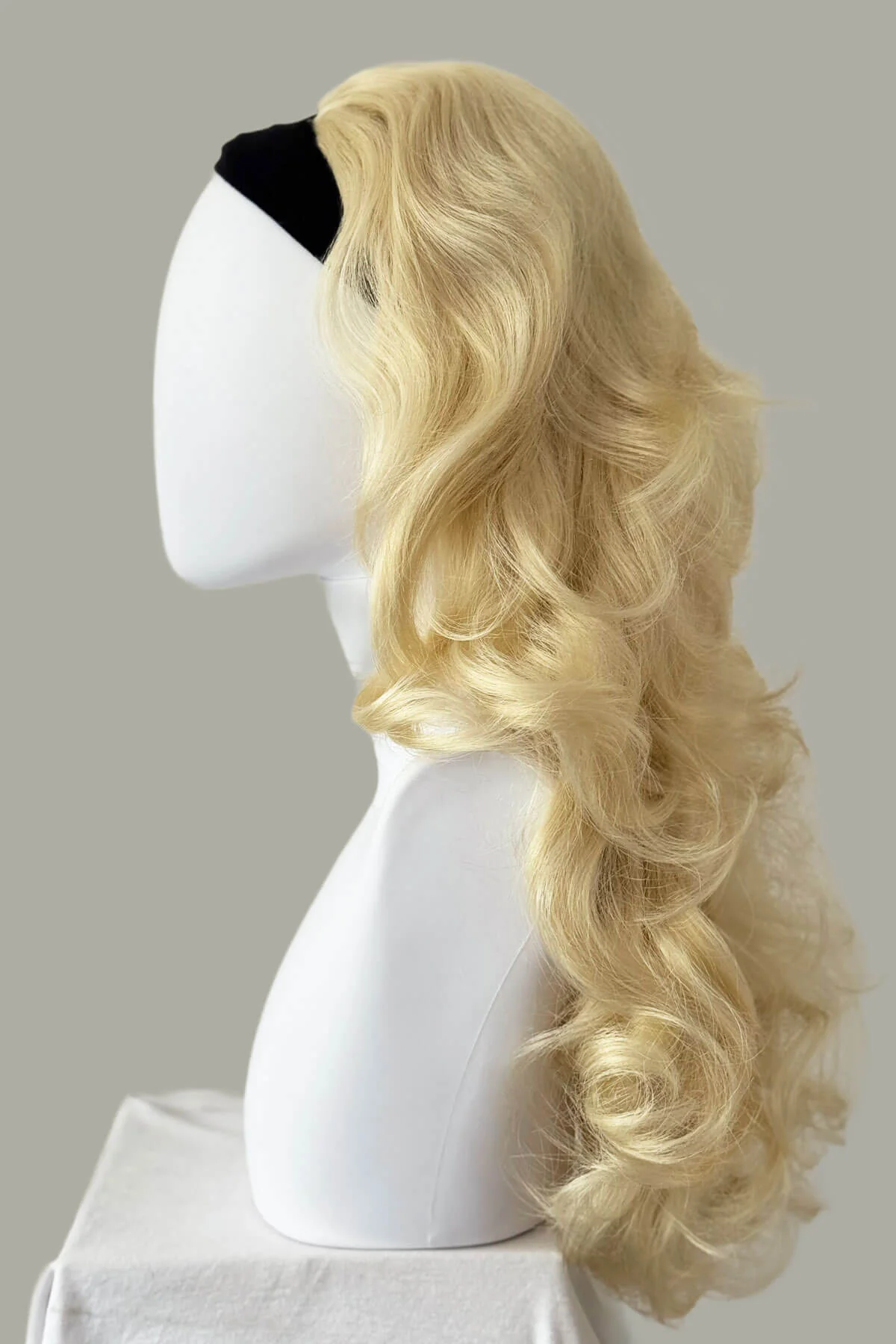 Curly blonde half wig hairpiece extension (3/4 wig), long: Meana - Image 8