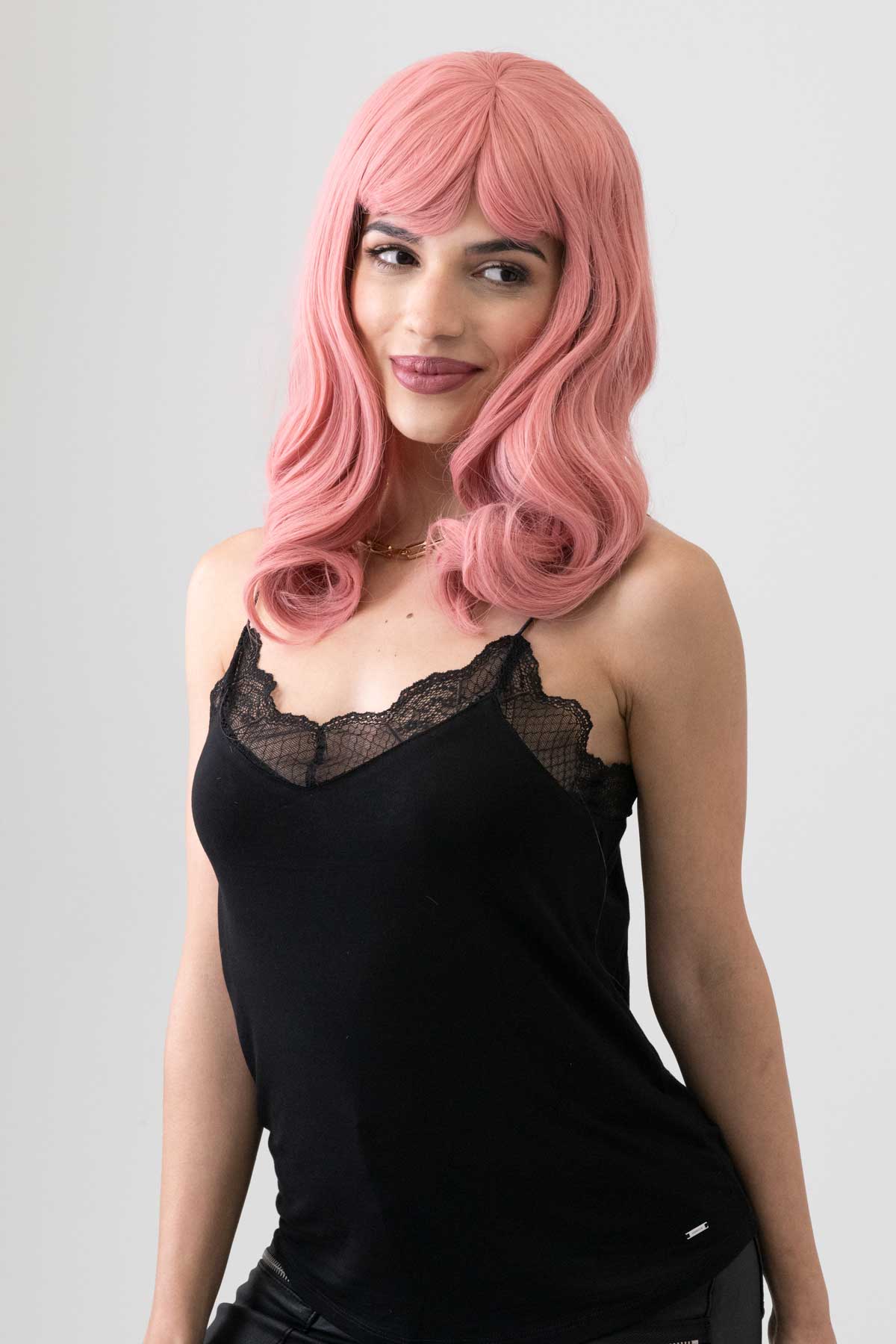 Dusty Pink vintage style wig with short fringe: Paloma - Image 3