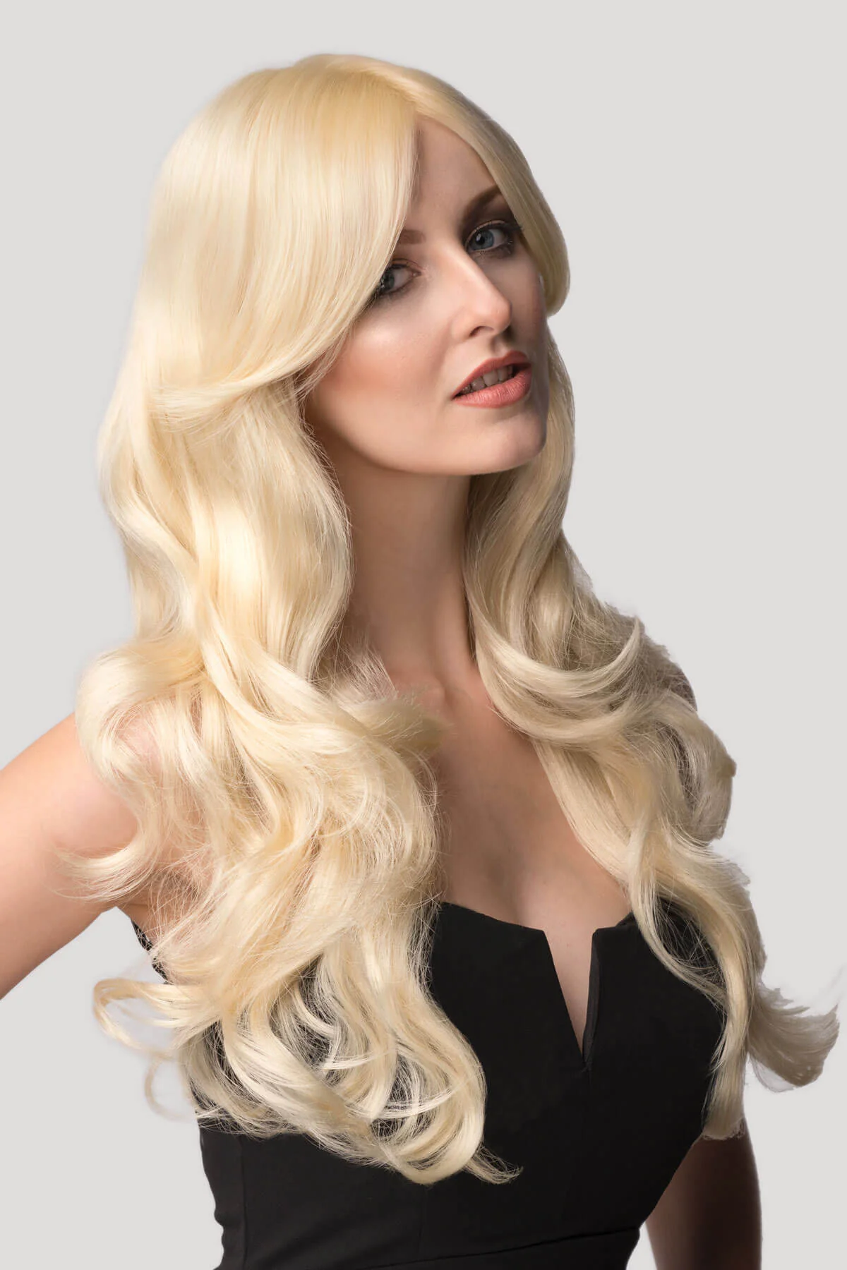Blonde wig with big loose curls and sweeping fringe, extra long: Carly