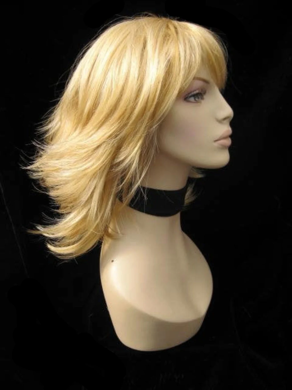 Warm blonde wig with flicked tips: Mary - Image 2