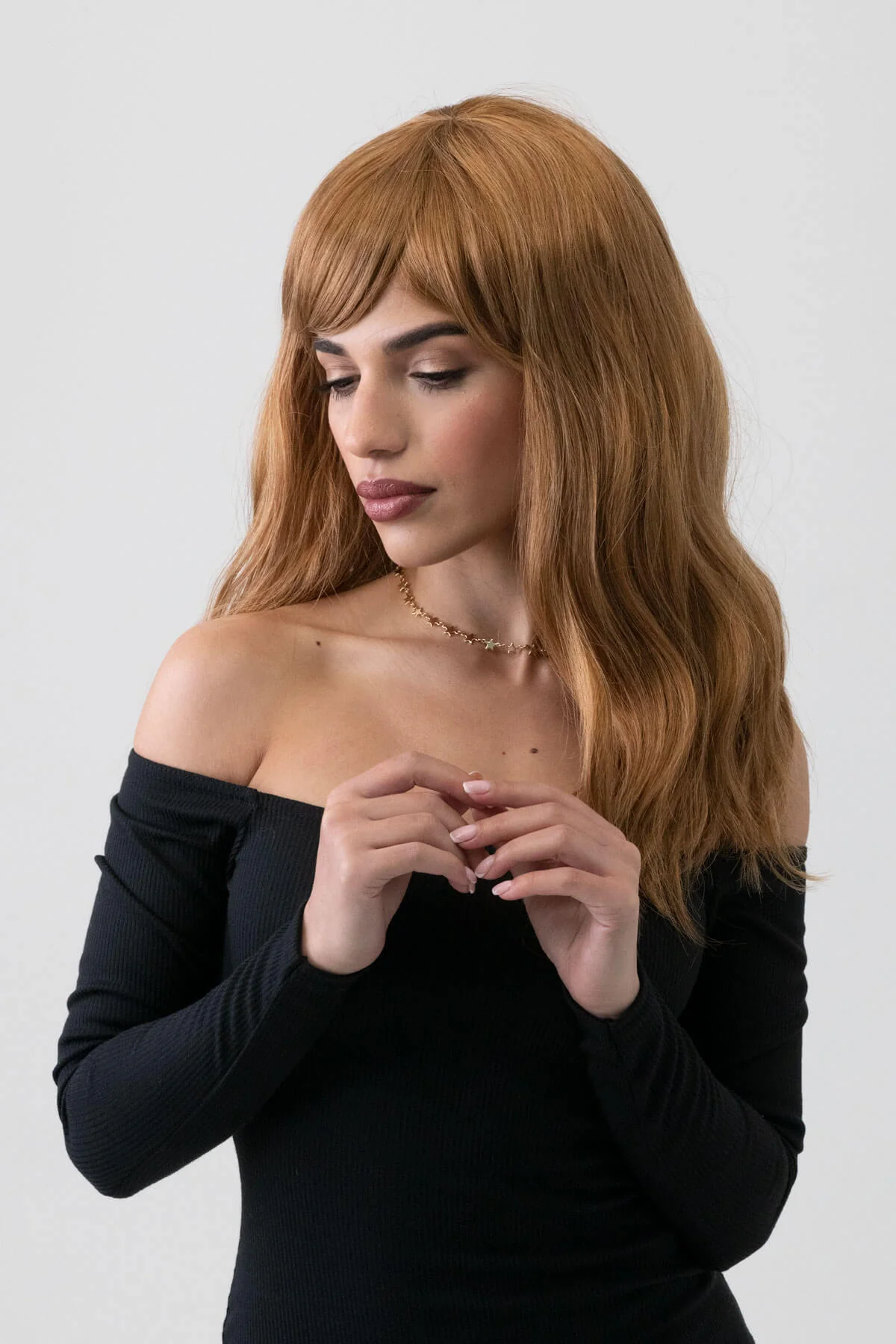 Golden brown wig with long waves: Carmella - Image 2