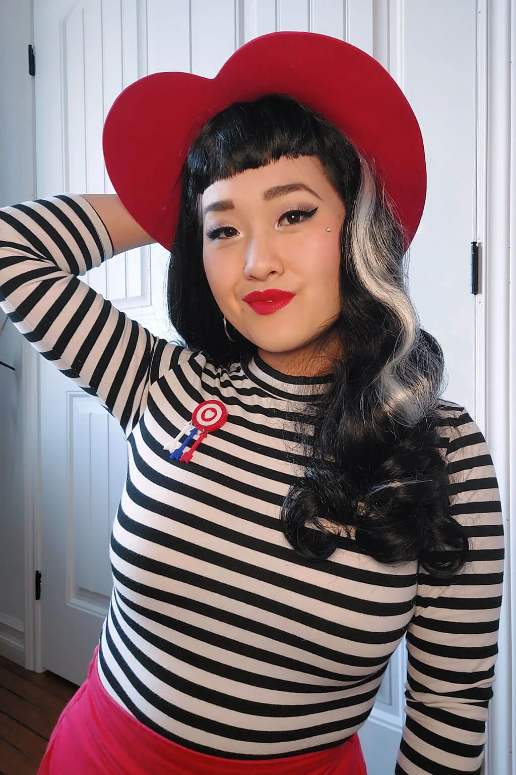 Long black pin-up style wig with platinum streak and retro fringe: Michelle - Image 3