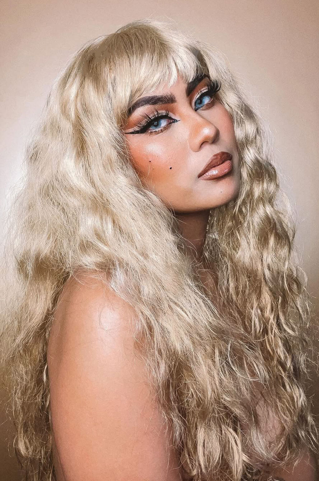 Long wig with crimped mermaid waves: Astrid - Image 4