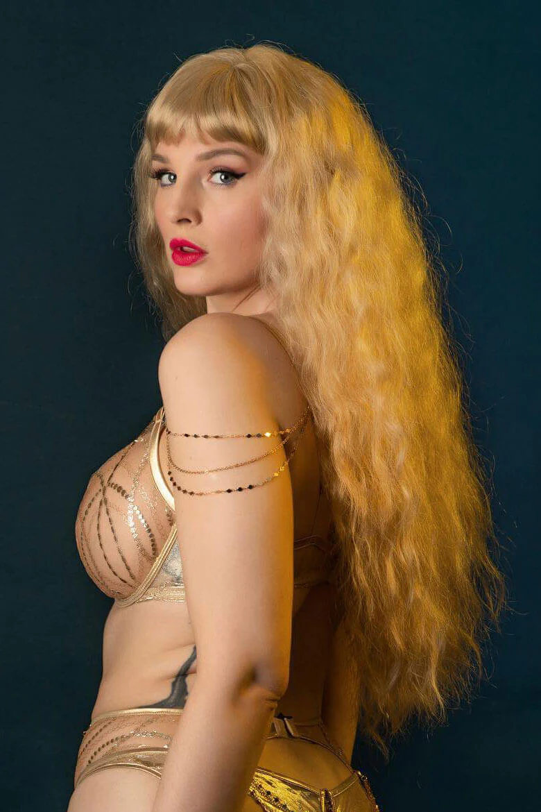 Long wig with crimped mermaid waves: Astrid - Image 6