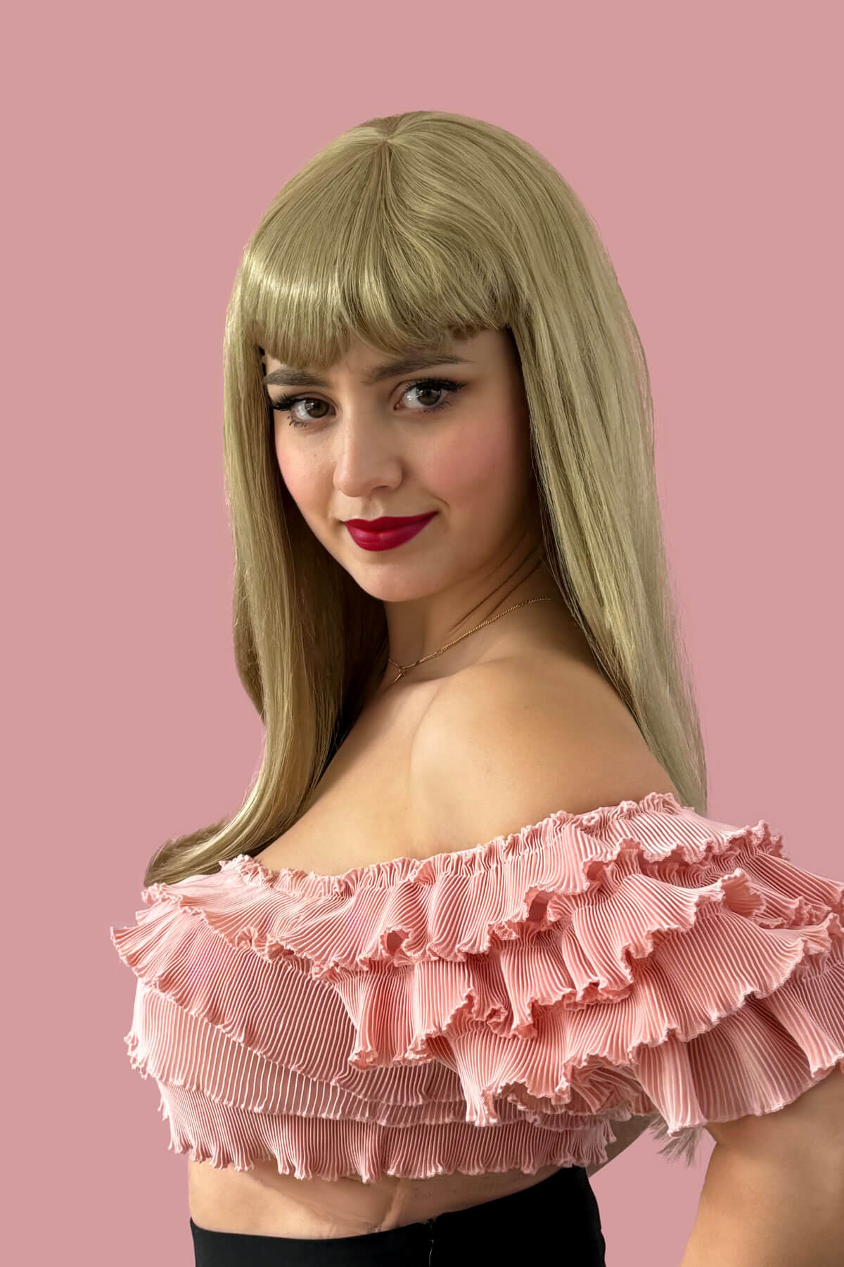 Long blonde wig with straight hair and a short, straight fringe: Nicole - Image 2