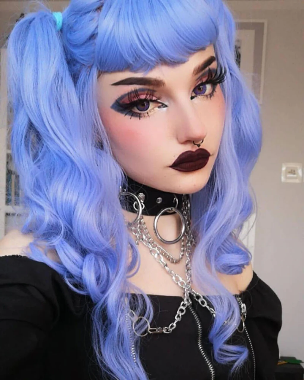 Long blue-purple wig with short fringe and long hollywood waves: Ophelia - Image 7