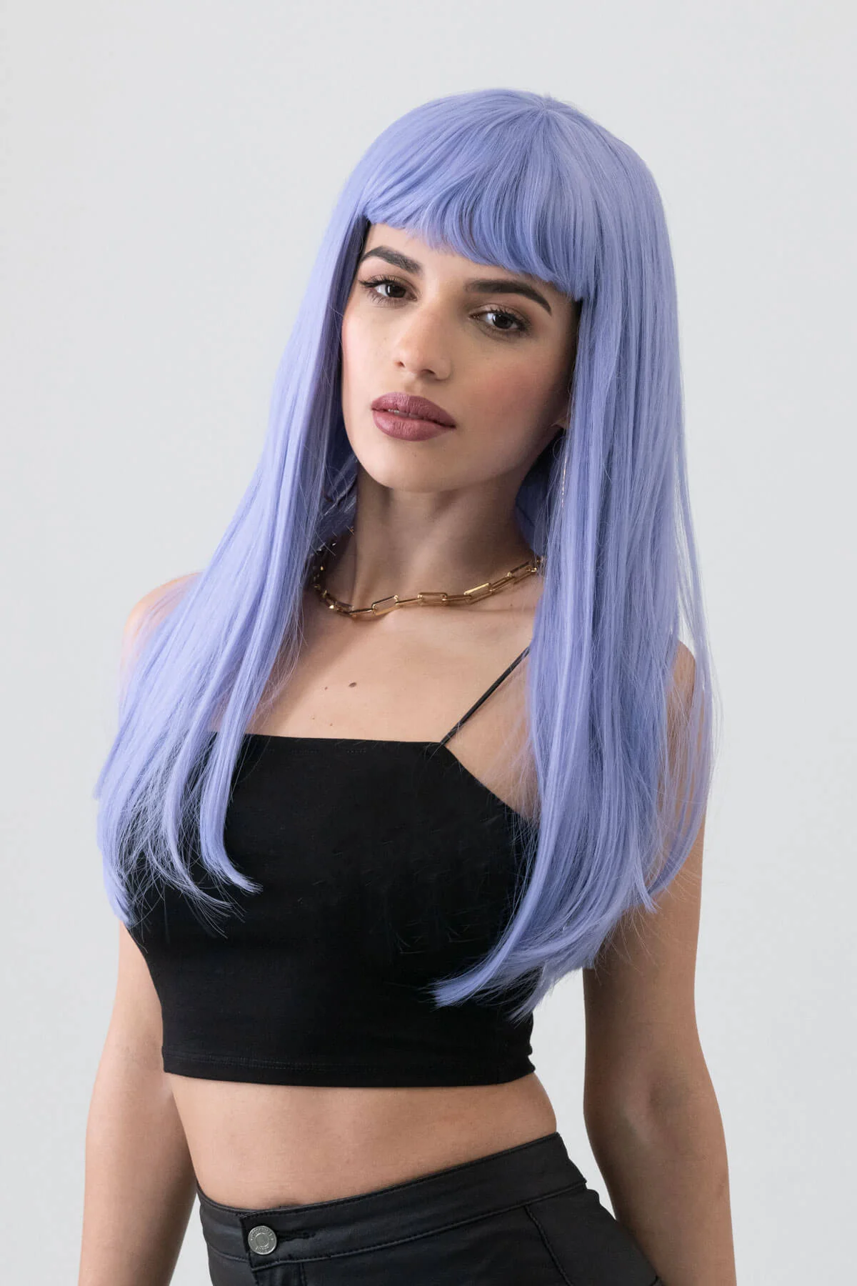 Long blue wig with short, straight fringe: Alyssa - Image 5