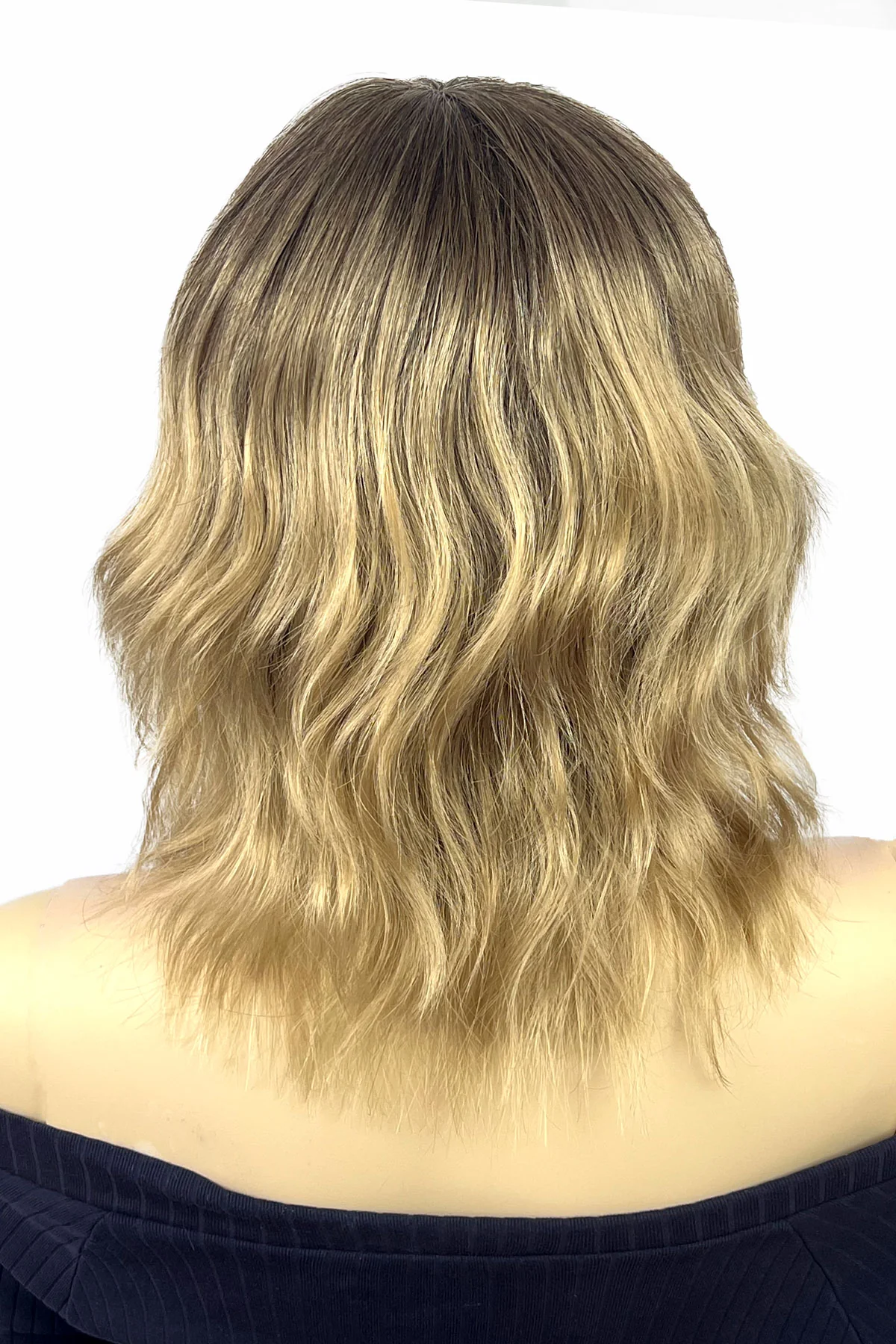 Long bob wig (LOB) with textured waves, blended from chestnut brown to blonde: Lili - Image 4