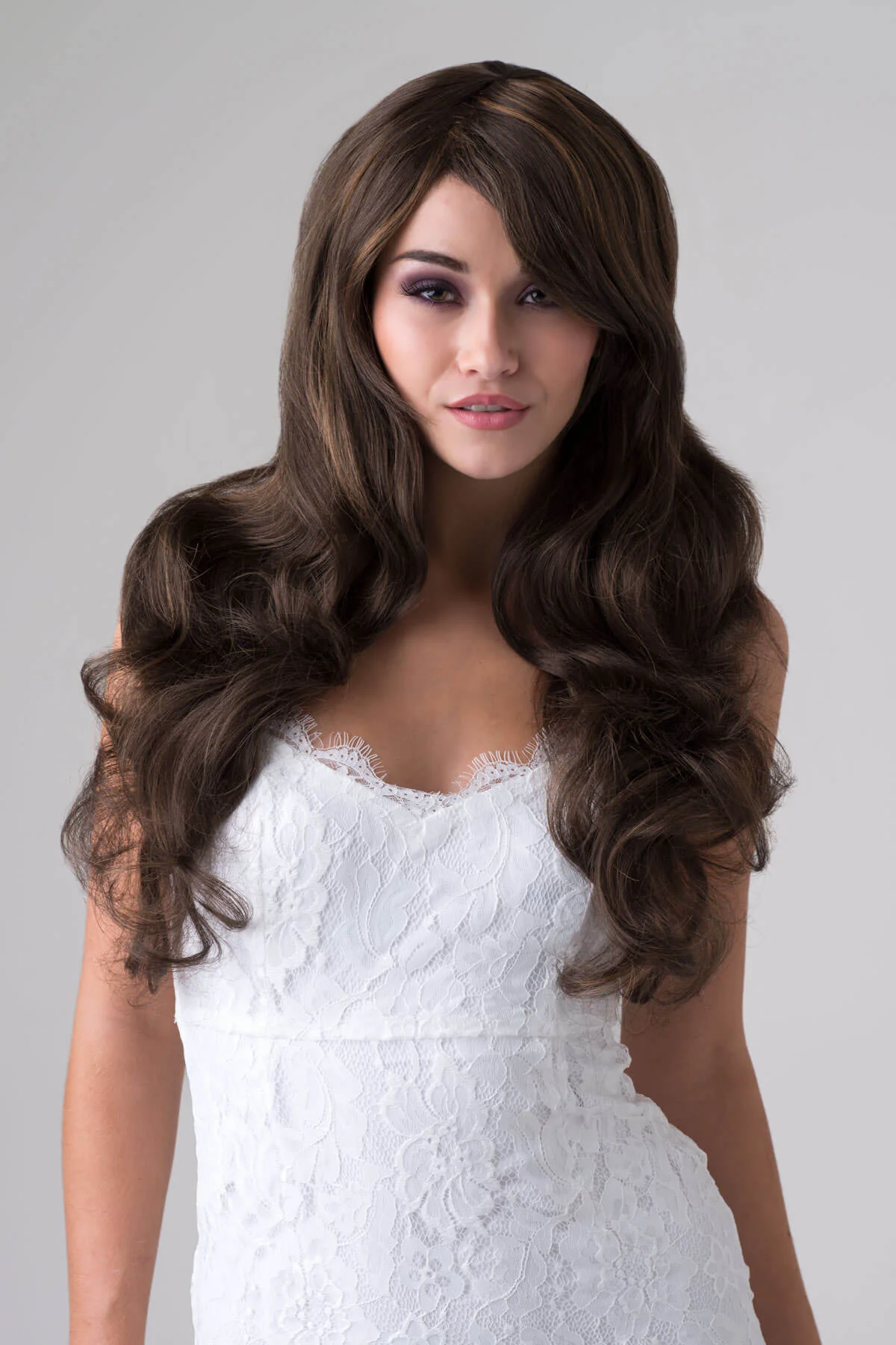 Long brown wig with gentle waves: Bella - Image 6