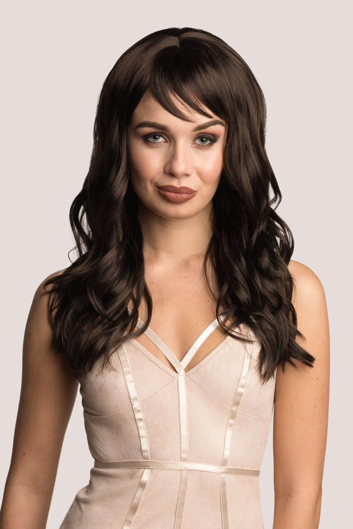 Long brown wig with gentle waves: Emma - Image 2