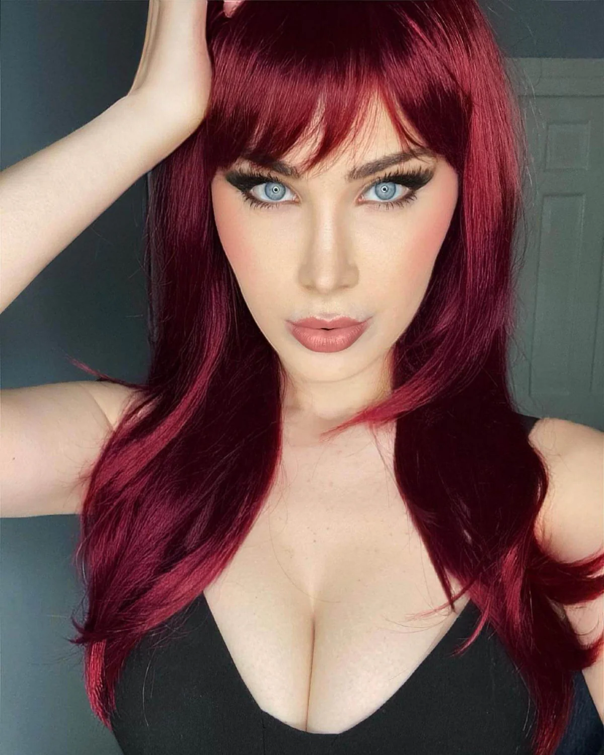 Long red wig in razor cut, face frame style: Megan - Image 3
