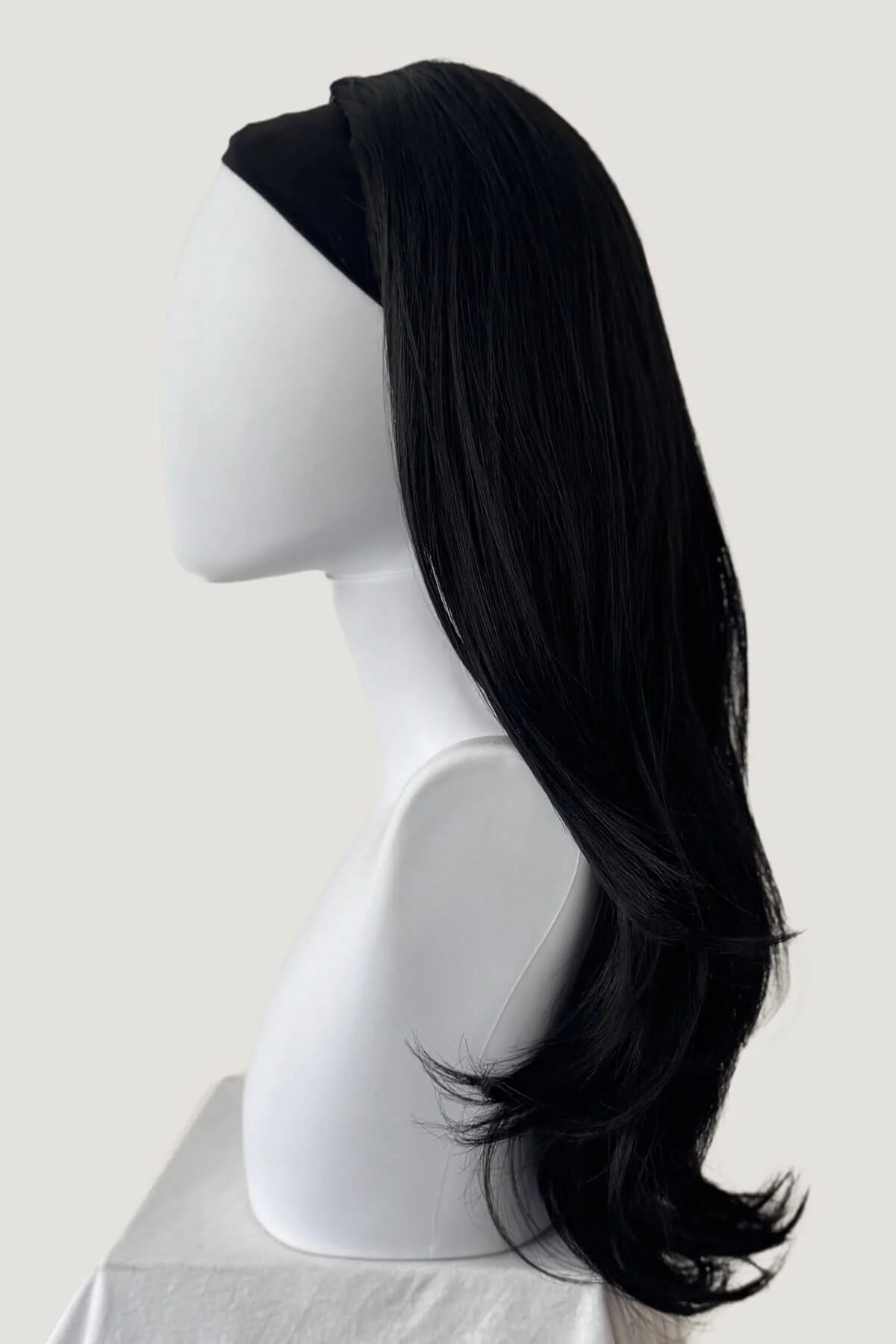 Straight black hairpiece (3/4 wig), long and layered: Raven - Image 4