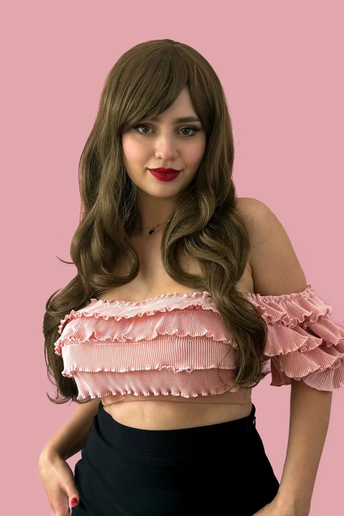 Long wavy light brown wig with vintage-style straight fringe: Maya