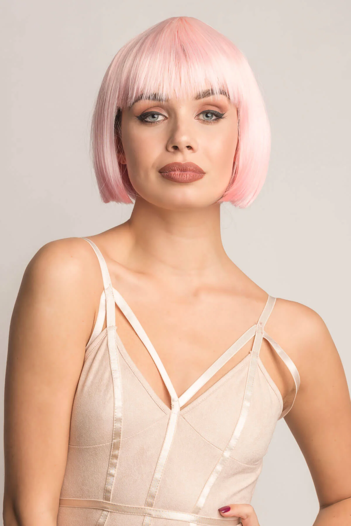 Short pink bob wig (ombre: pale pink and platinum): Louisa - Image 3