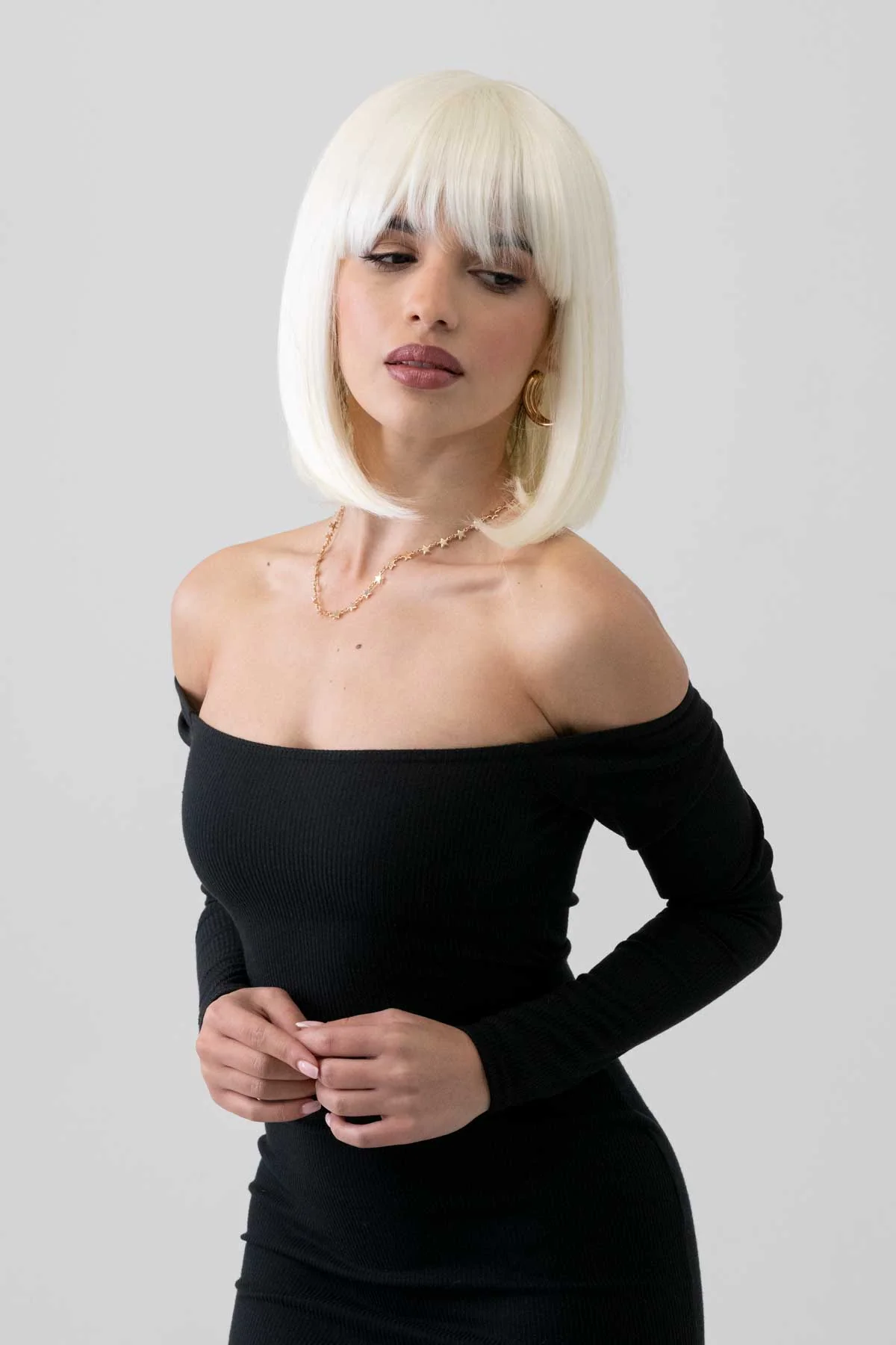 Platinum blonde bob wig, shoulder length: Neve - Image 2