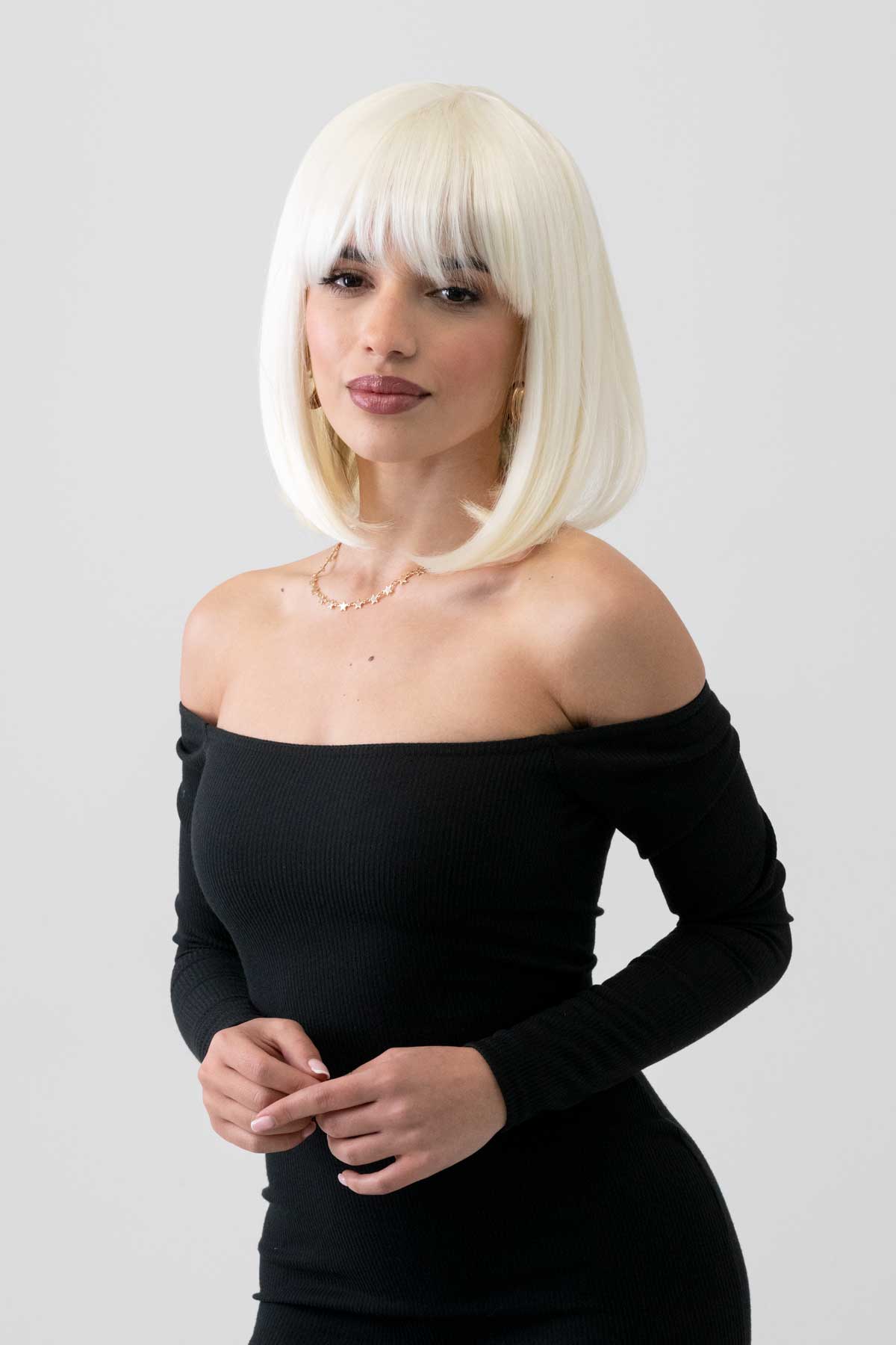 Platinum blonde bob wig, shoulder length: Neve - Image 3