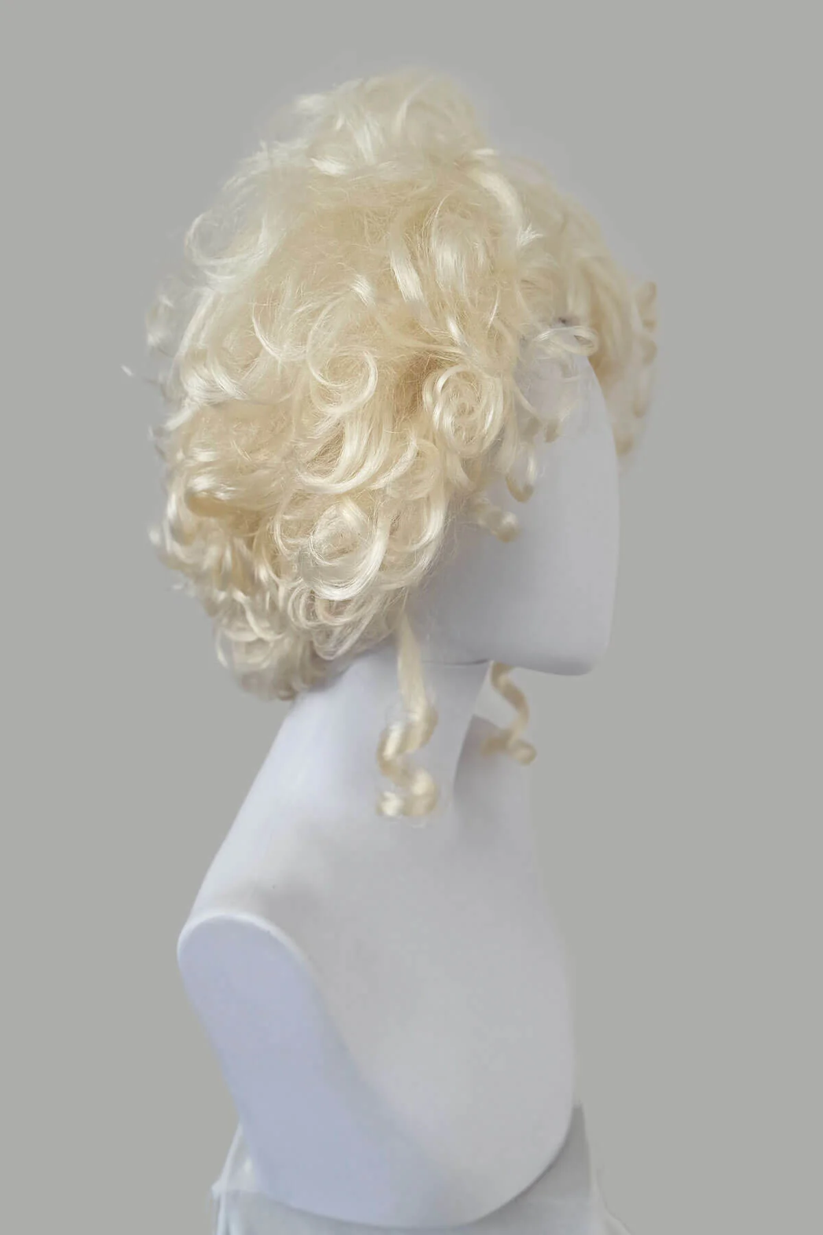 Platinum blonde Marie Antoinette style wig: Marie - Image 4