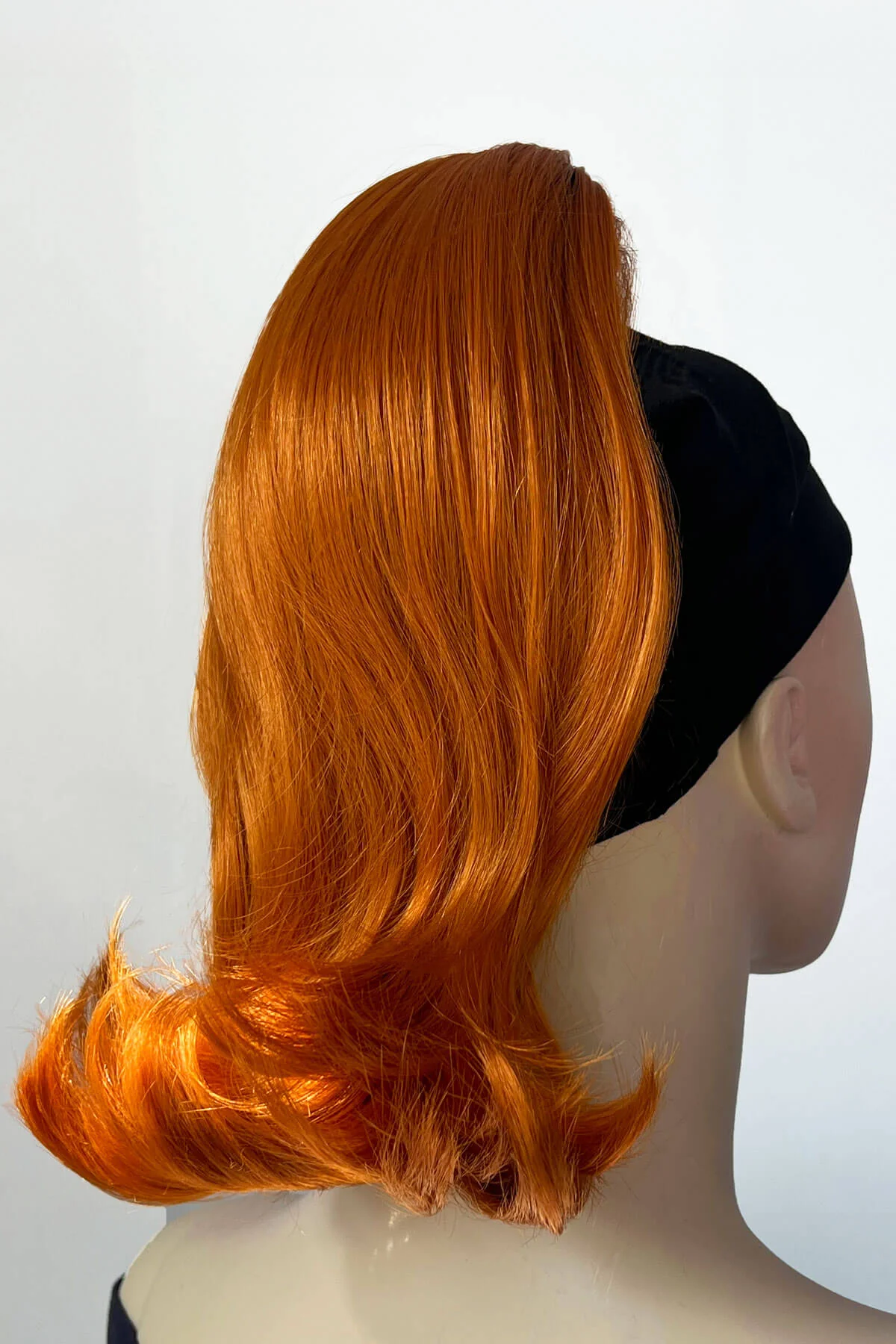 Ponytail hairpiece, shoulder length with flick/flip, retro 1960s style: Ariana - Image 16