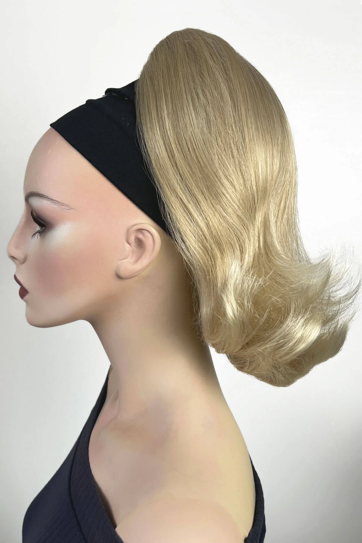 Ponytail hairpiece, shoulder length with flick/flip, retro 1960s style: Ariana - Image 9