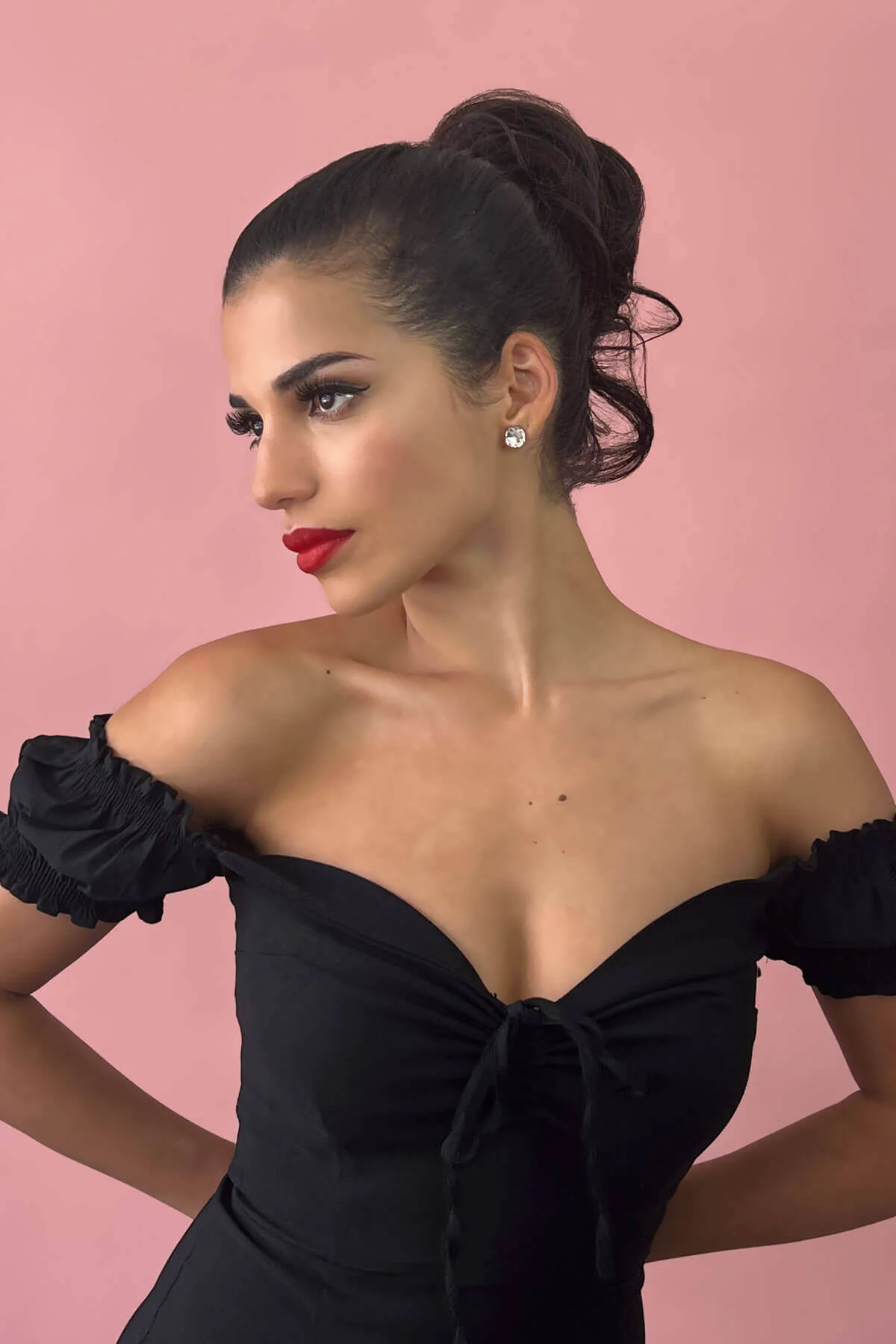 Short ponytail extension hairpiece, short with whisps: Leah - Image 11