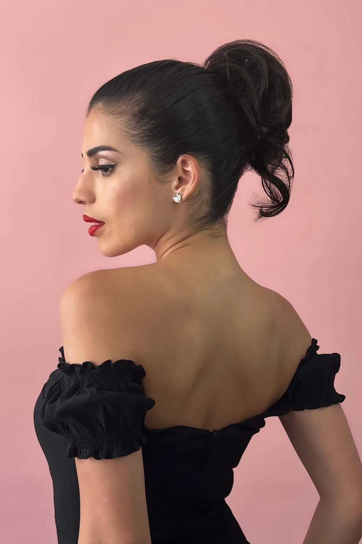 Short ponytail extension hairpiece, short with whisps: Leah - Image 22